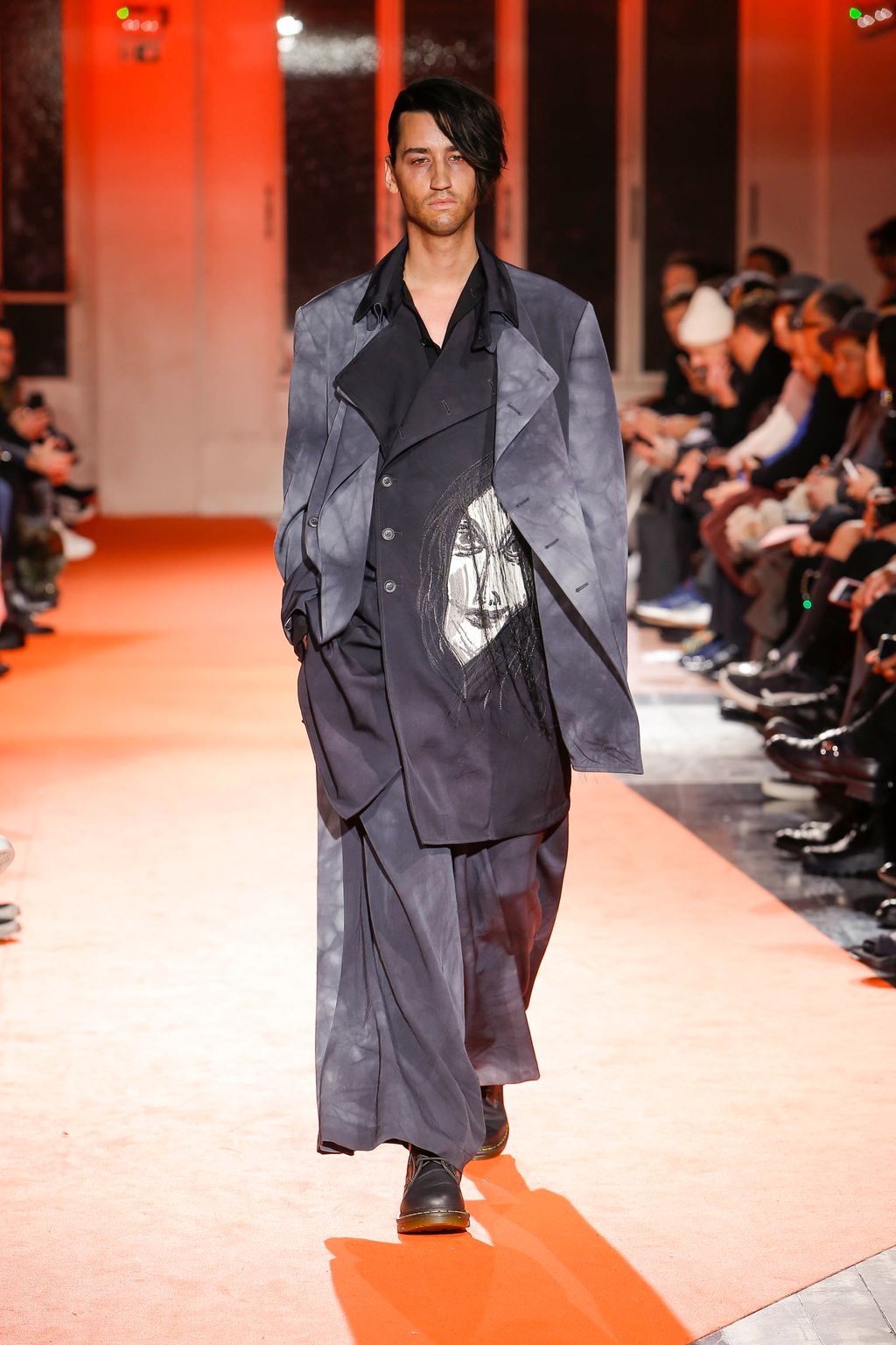 Fashion Week Paris Fall/Winter 2018 look 12 from the Yohji Yamamoto collection menswear