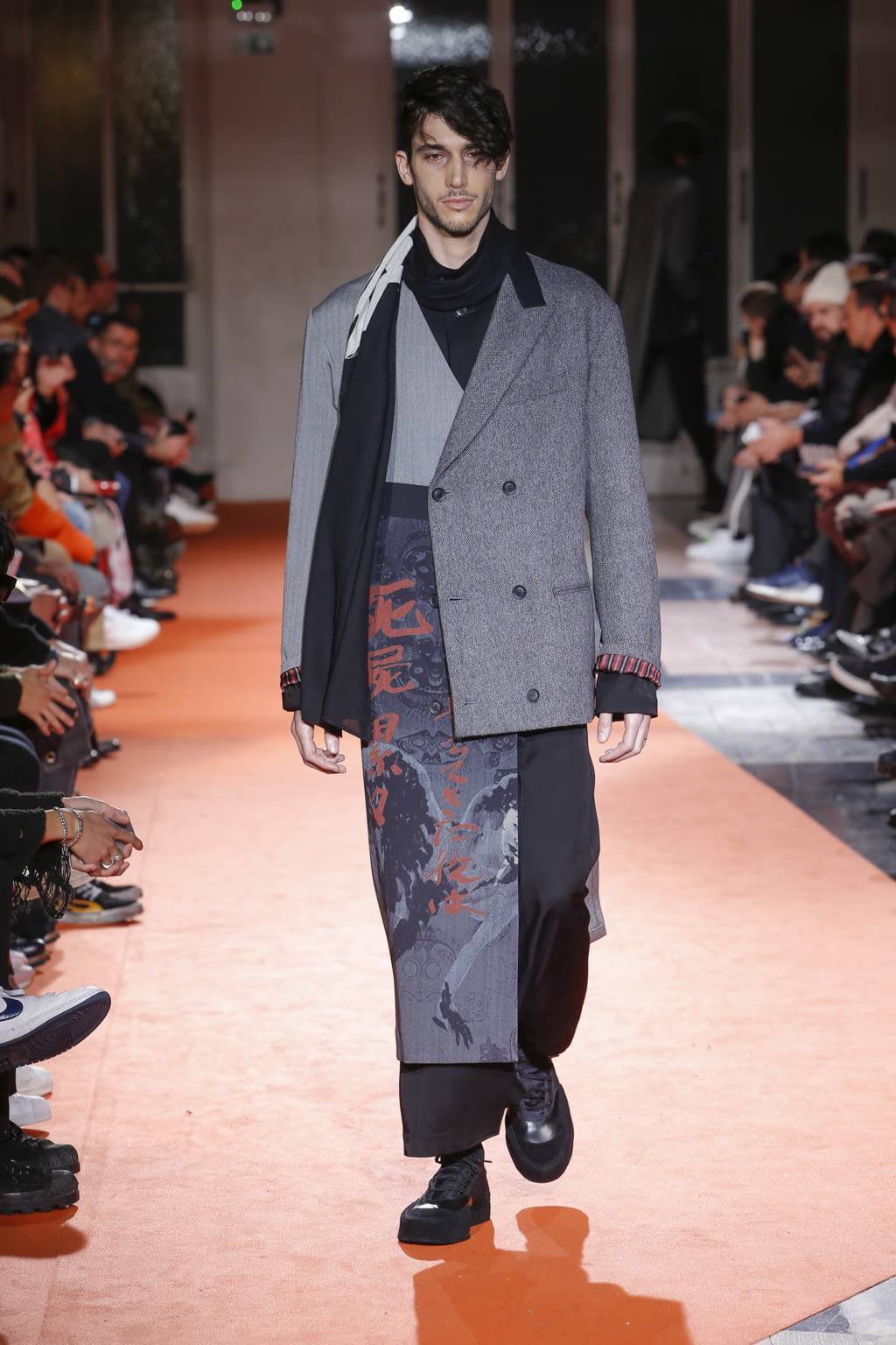 Fashion Week Paris Fall/Winter 2018 look 27 de la collection Yohji Yamamoto menswear