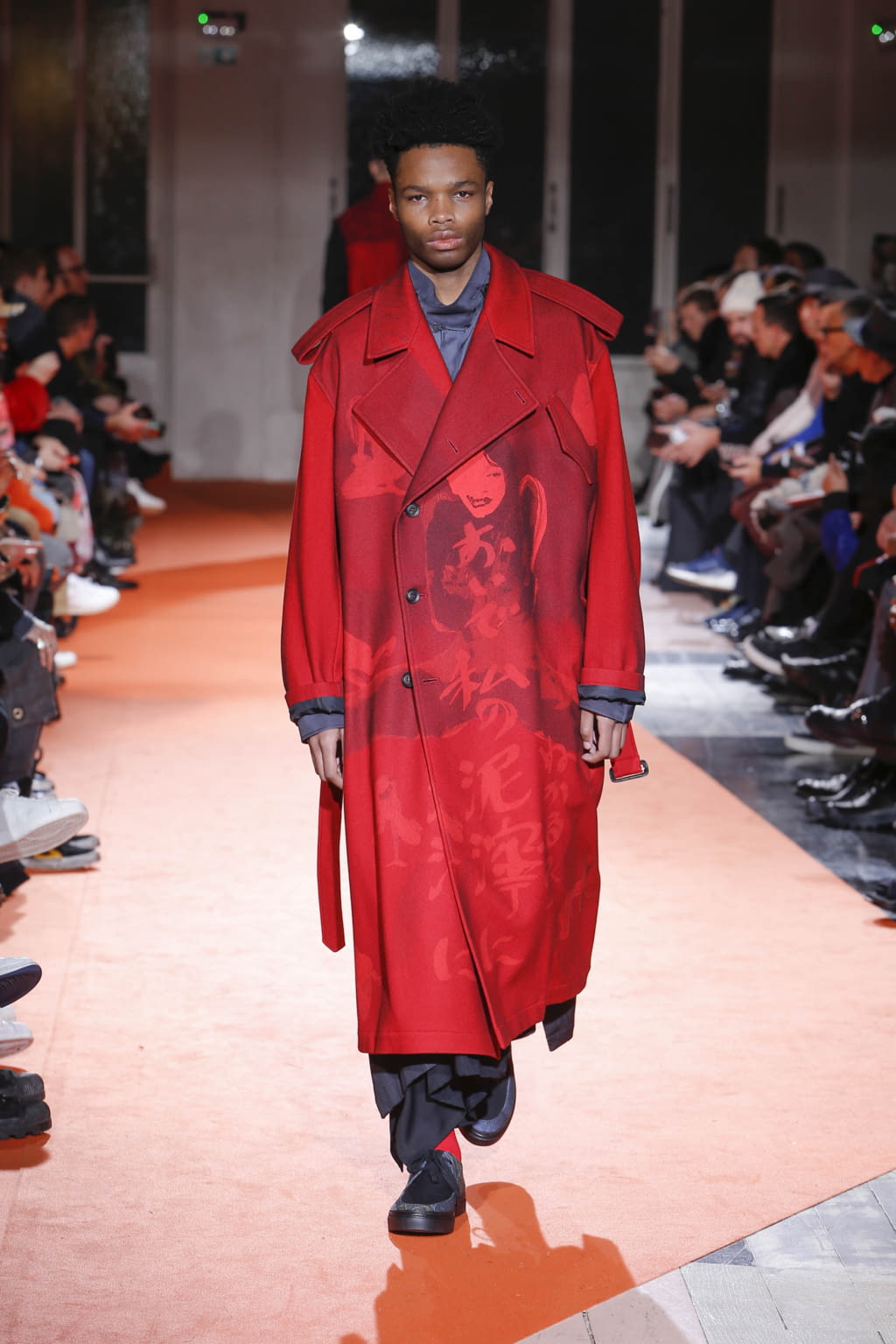 Fashion Week Paris Fall/Winter 2018 look 37 de la collection Yohji Yamamoto menswear