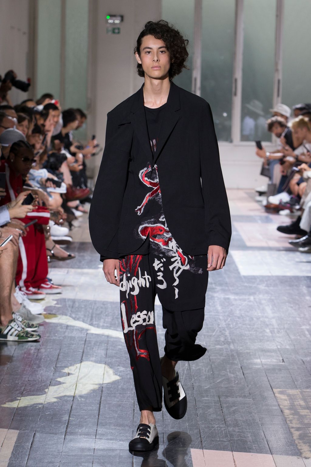 Fashion Week Paris Spring/Summer 2018 look 7 de la collection Yohji Yamamoto menswear