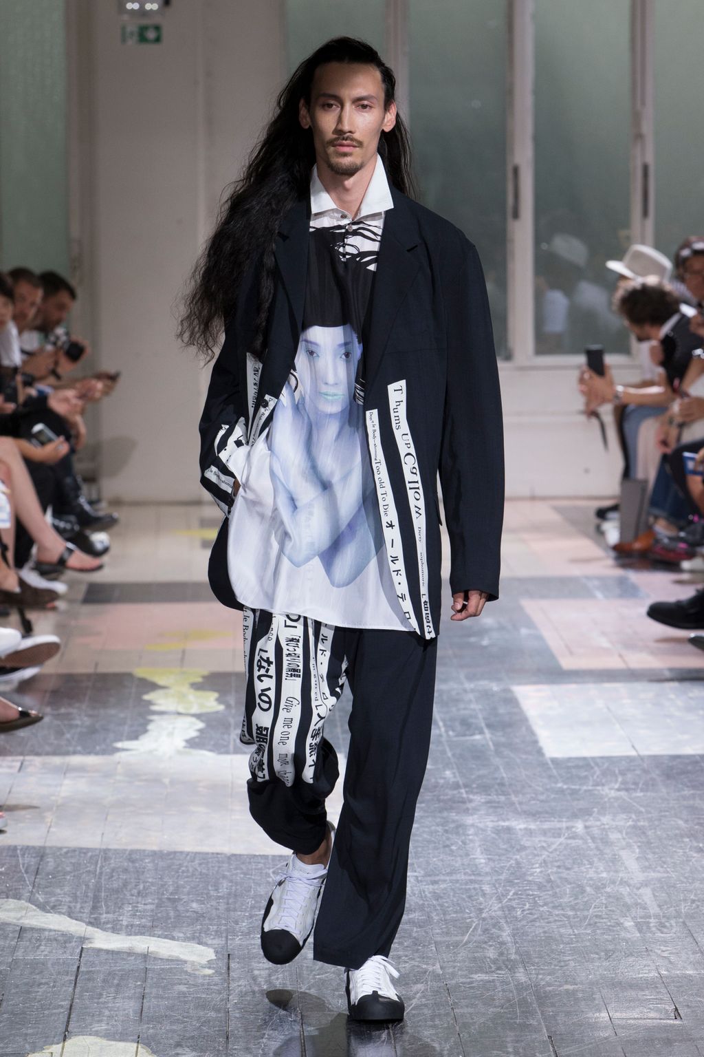 Fashion Week Paris Spring/Summer 2018 look 16 from the Yohji Yamamoto collection menswear