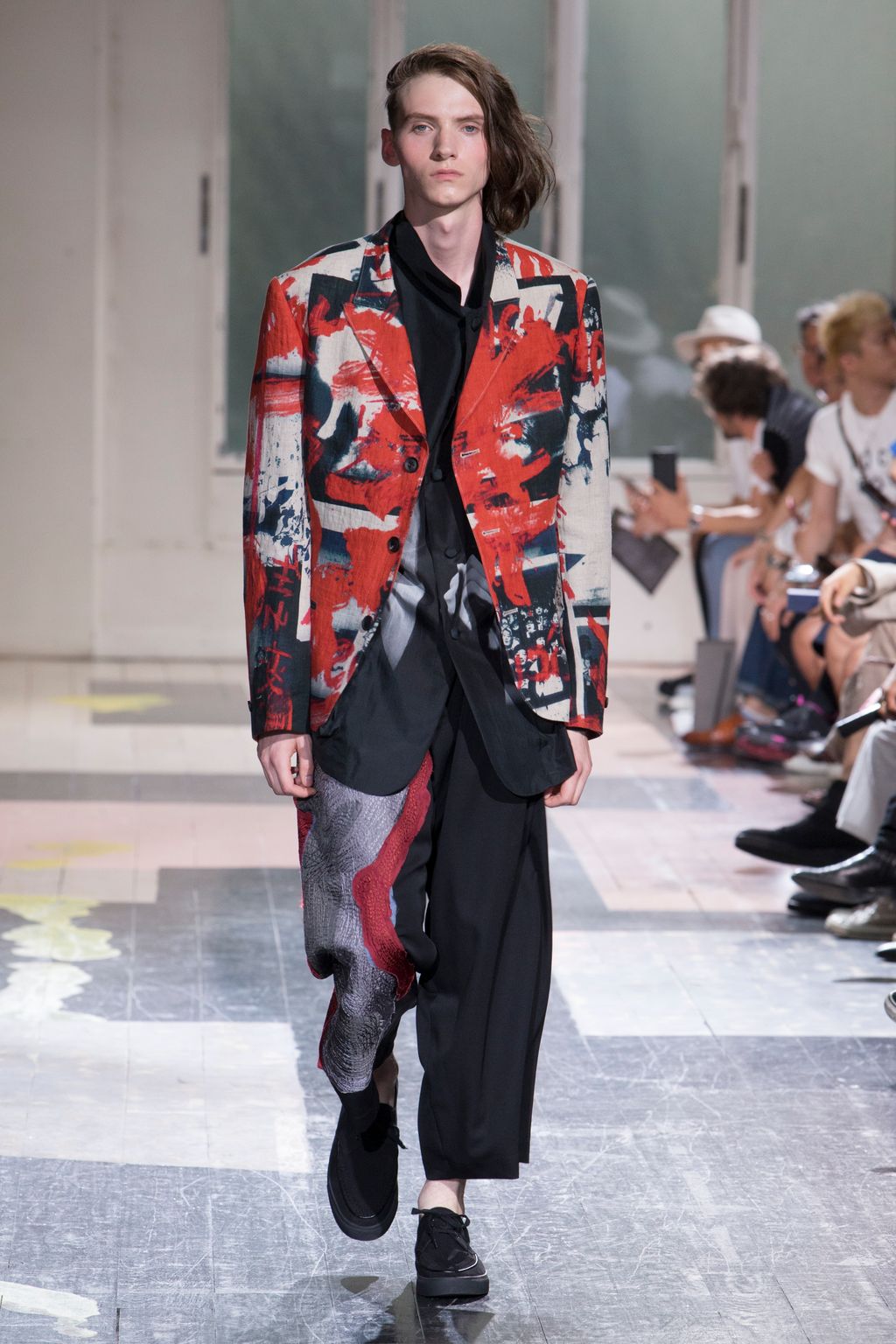 Fashion Week Paris Spring/Summer 2018 look 21 de la collection Yohji Yamamoto menswear