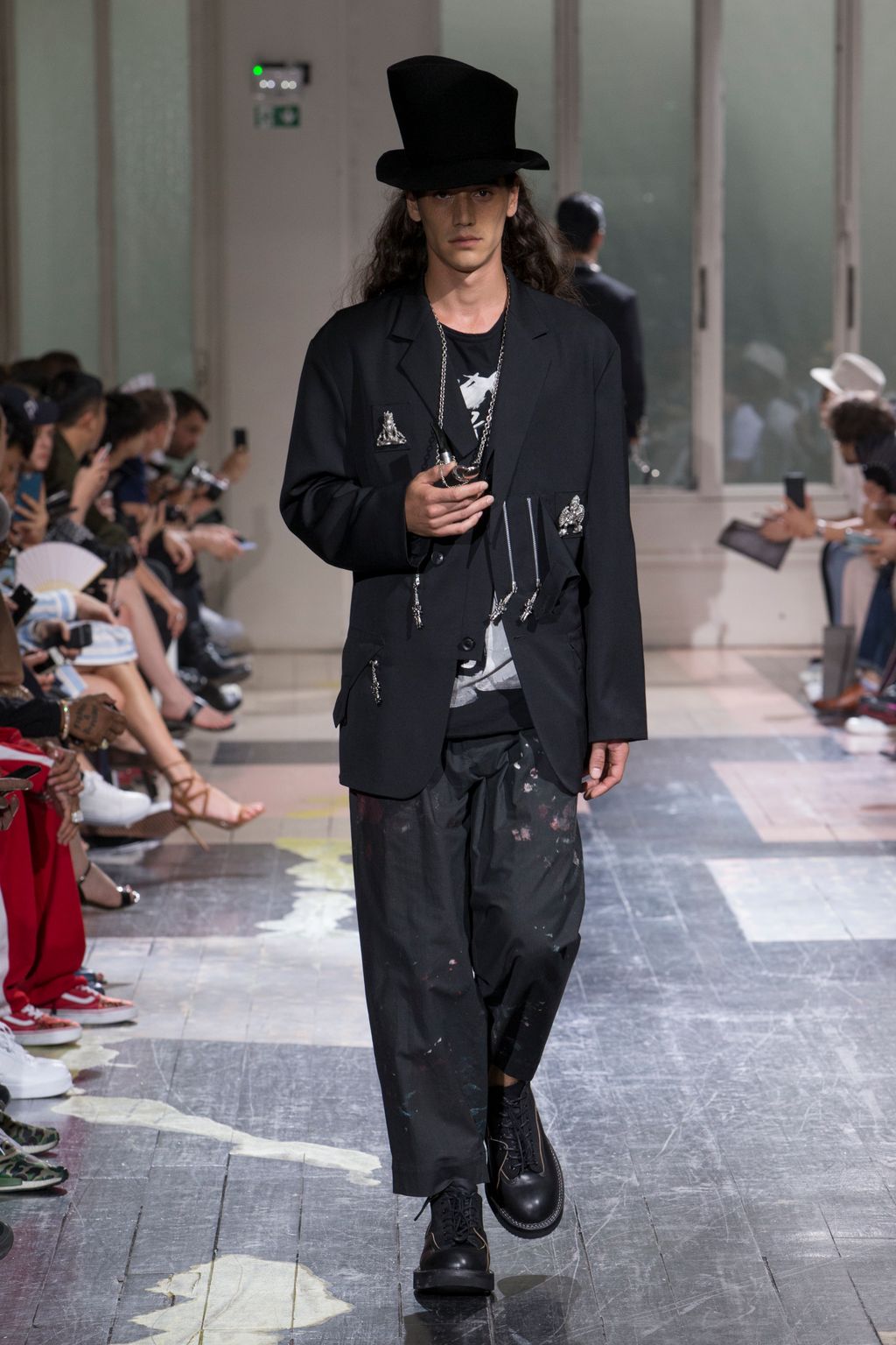 Fashion Week Paris Spring/Summer 2018 look 29 de la collection Yohji Yamamoto menswear