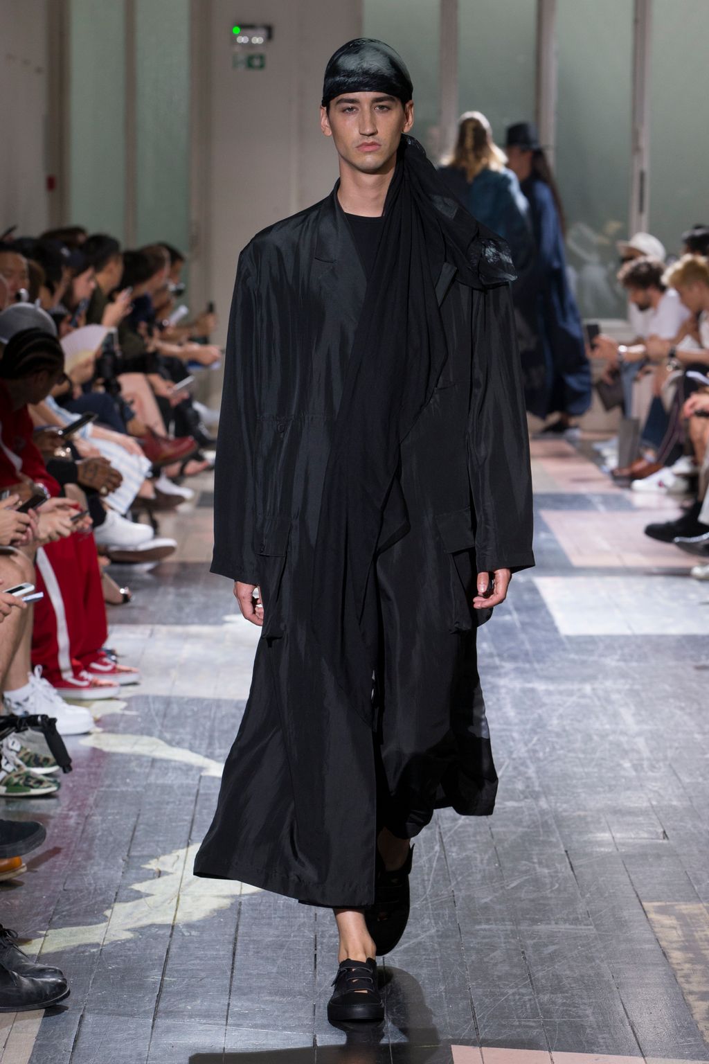 Fashion Week Paris Spring/Summer 2018 look 37 de la collection Yohji Yamamoto menswear
