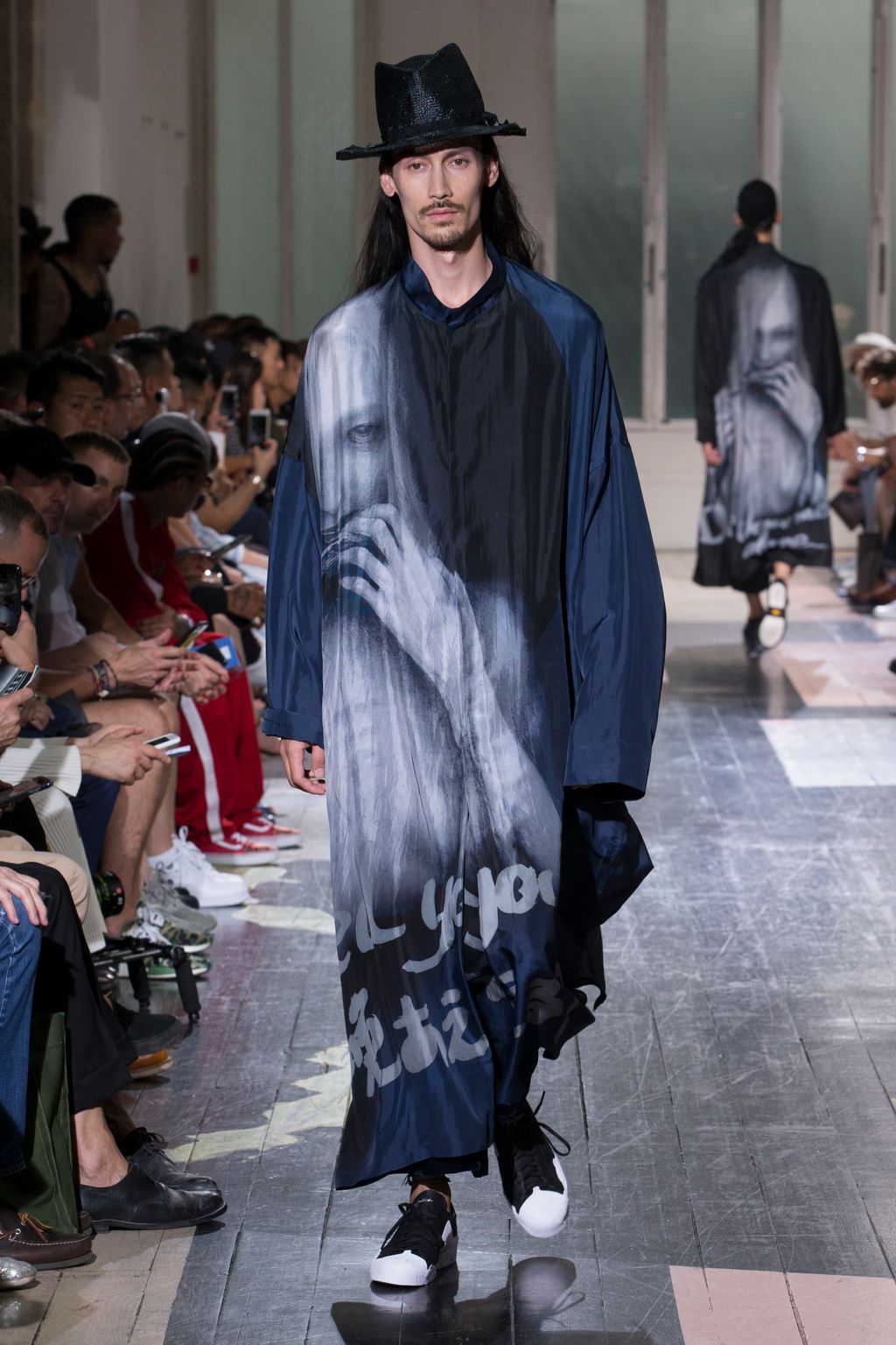 Fashion Week Paris Spring/Summer 2018 look 38 de la collection Yohji Yamamoto menswear
