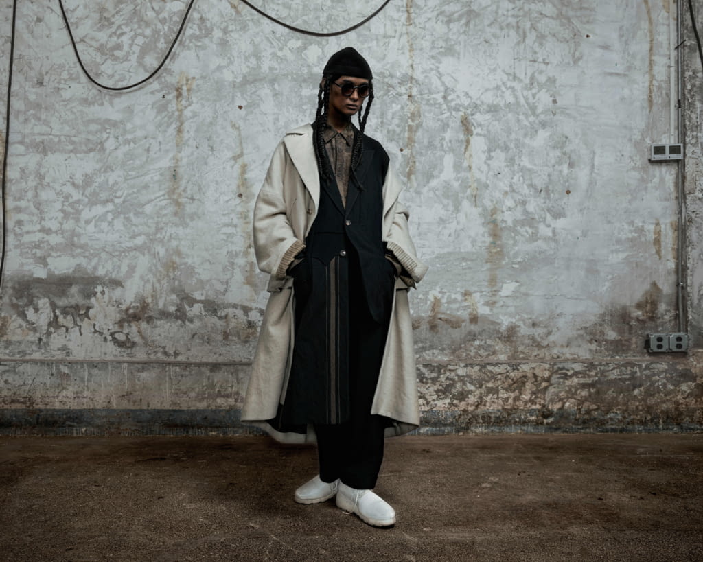 Fashion Week Paris Fall/Winter 2022 look 9 from the Ziggy Chen collection menswear