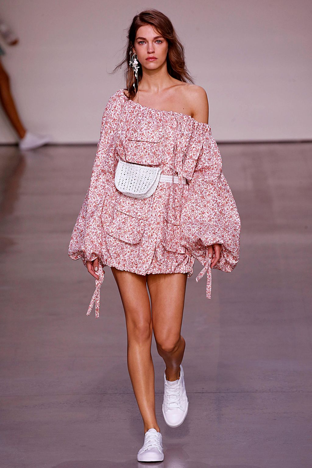 Fashion Week New York Spring/Summer 2018 look 17 from the Zimmermann collection 女装