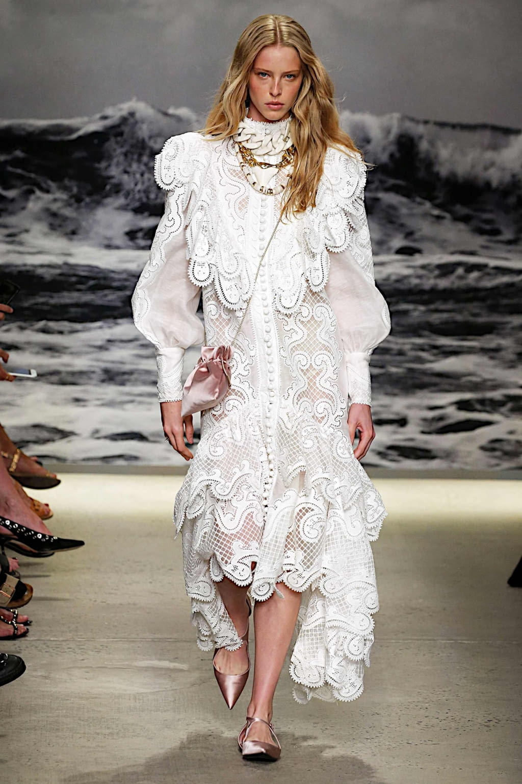 Fashion Week New York Spring/Summer 2020 look 21 from the Zimmermann collection 女装