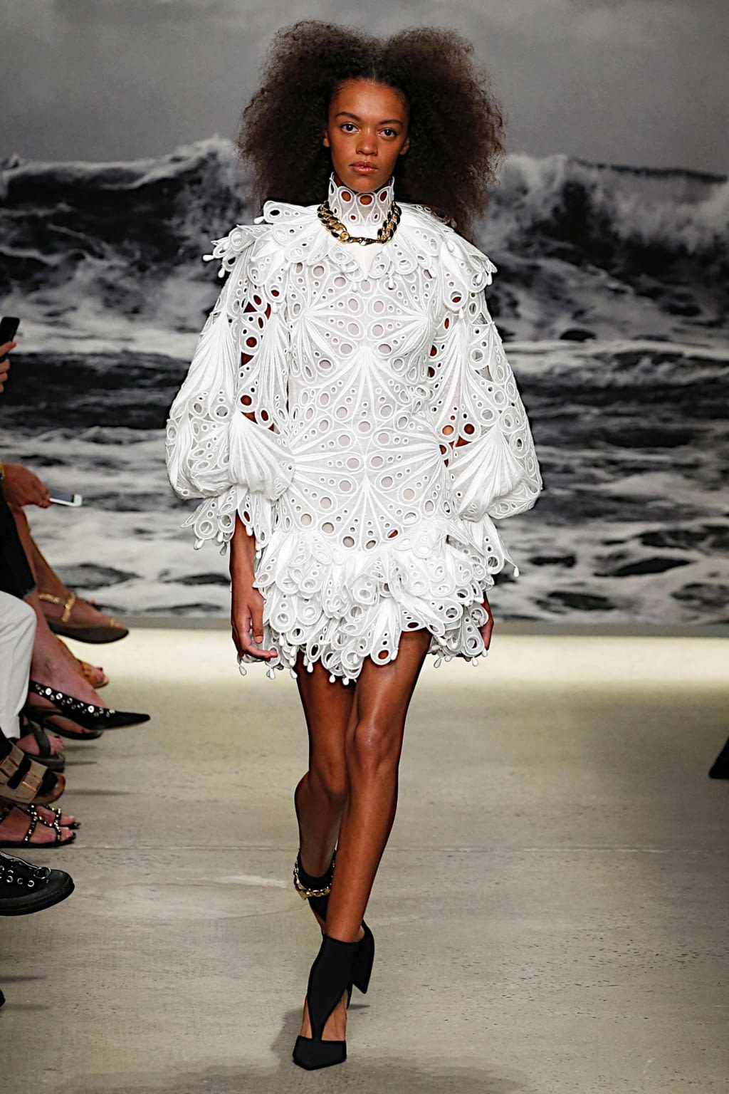 Fashion Week New York Spring/Summer 2020 look 27 from the Zimmermann collection 女装