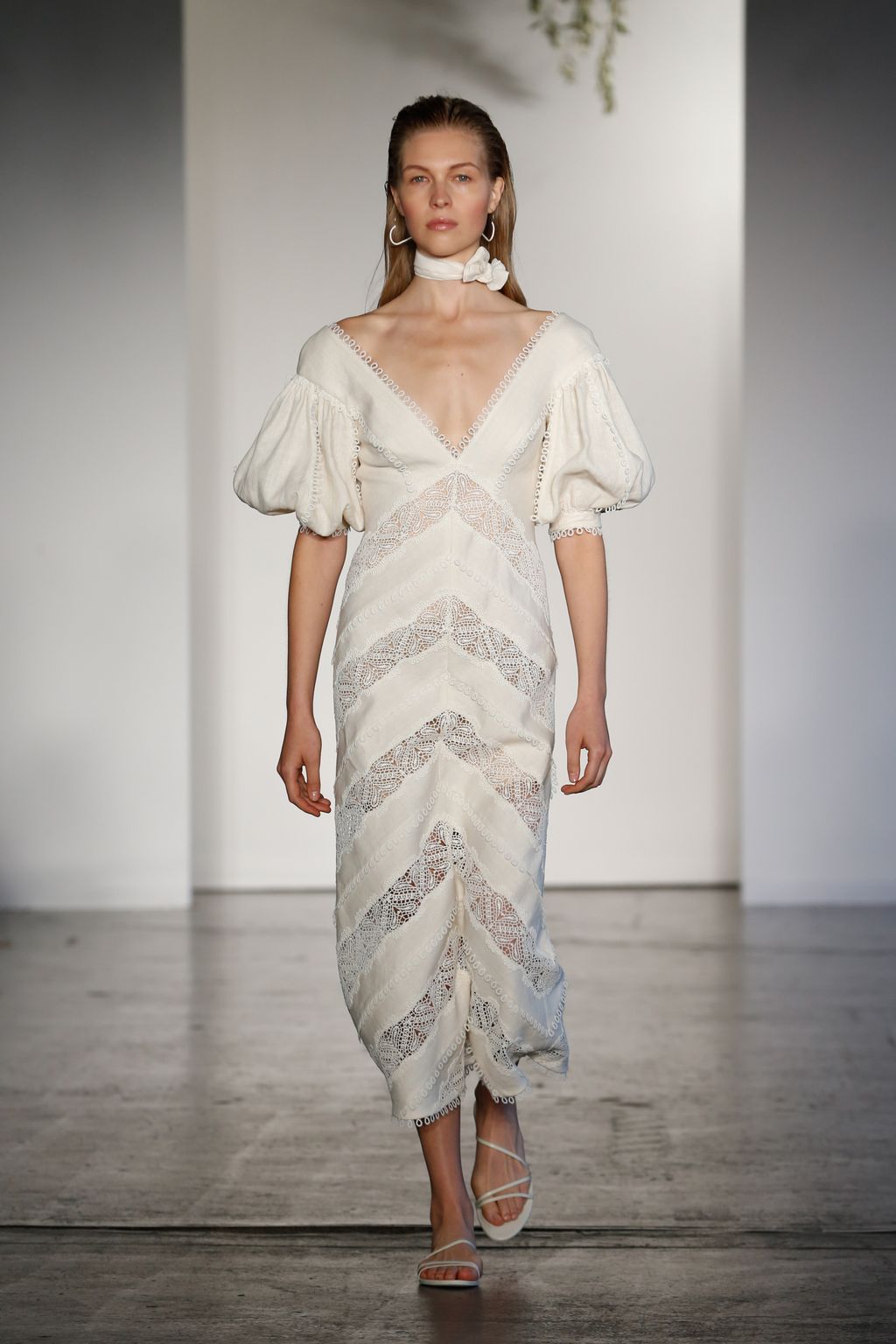 Fashion Week New York Resort 2018 look 19 from the Zimmermann collection 女装
