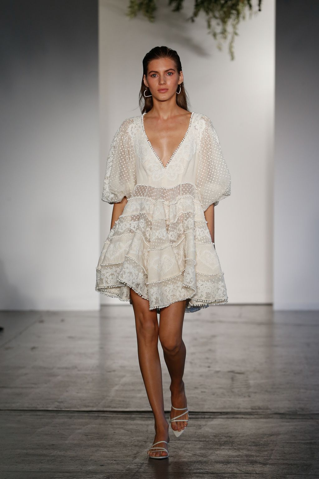 Fashion Week New York Resort 2018 look 24 from the Zimmermann collection 女装