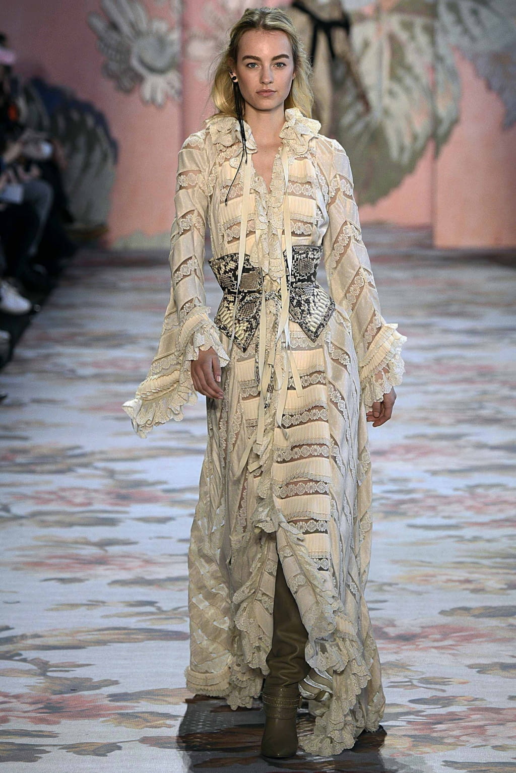 Fashion Week New York Fall/Winter 2018 look 35 from the Zimmermann collection 女装