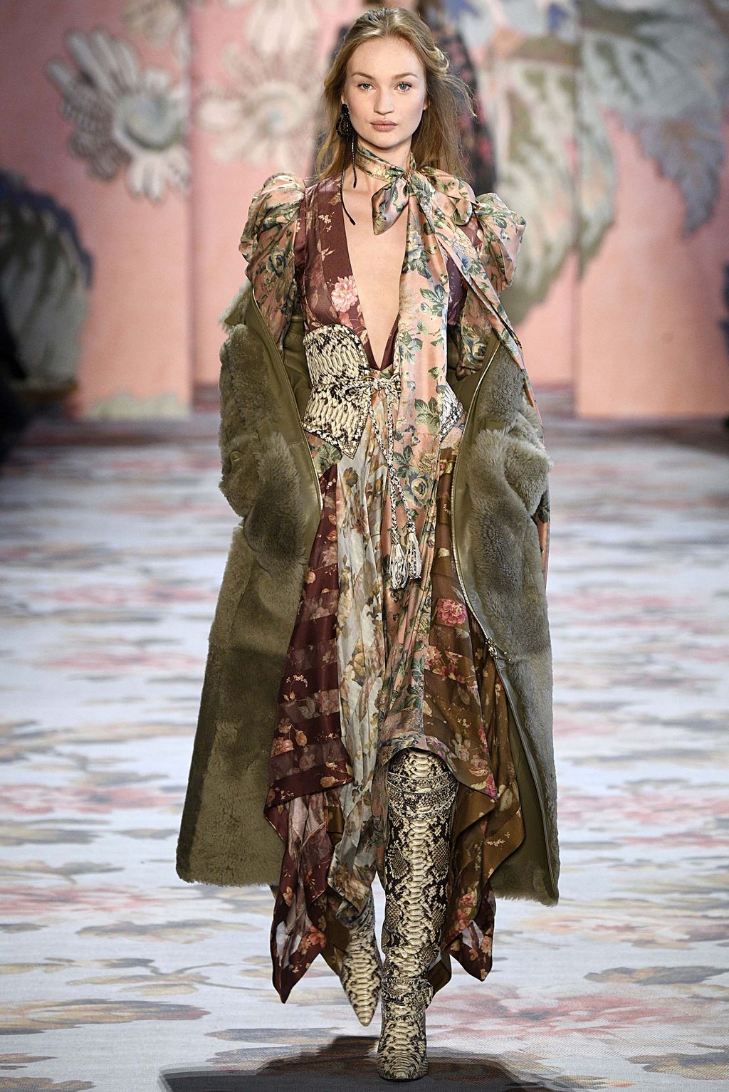 Fashion Week New York Fall/Winter 2018 look 26 from the Zimmermann collection 女装