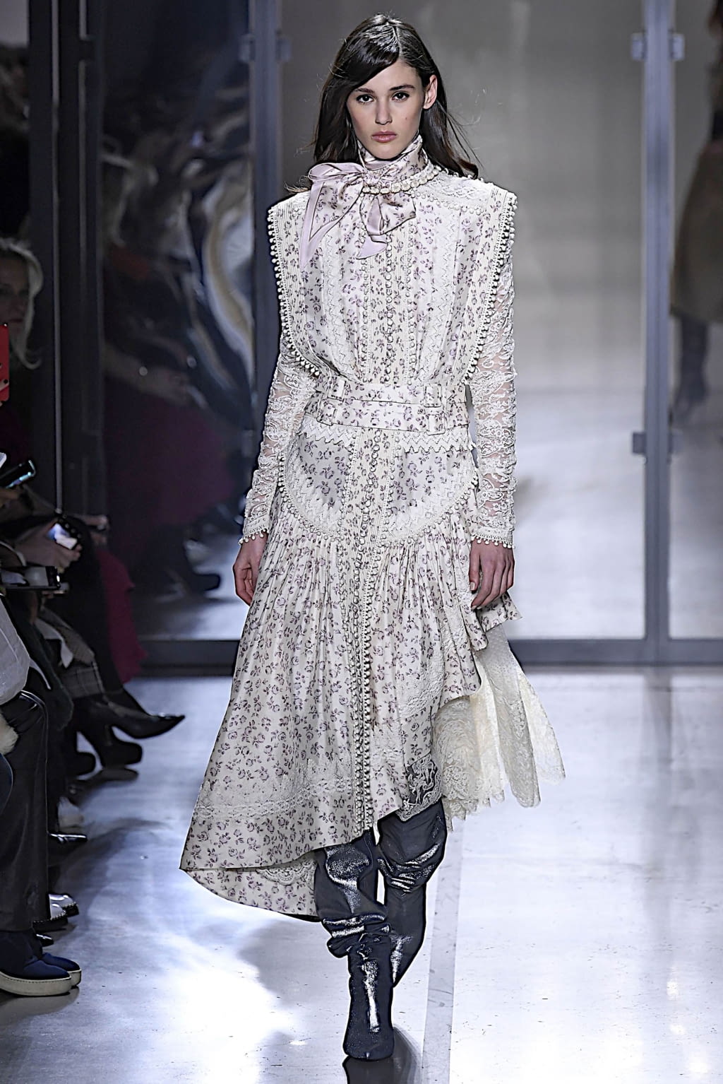Fashion Week New York Fall/Winter 2019 look 14 from the Zimmermann collection 女装