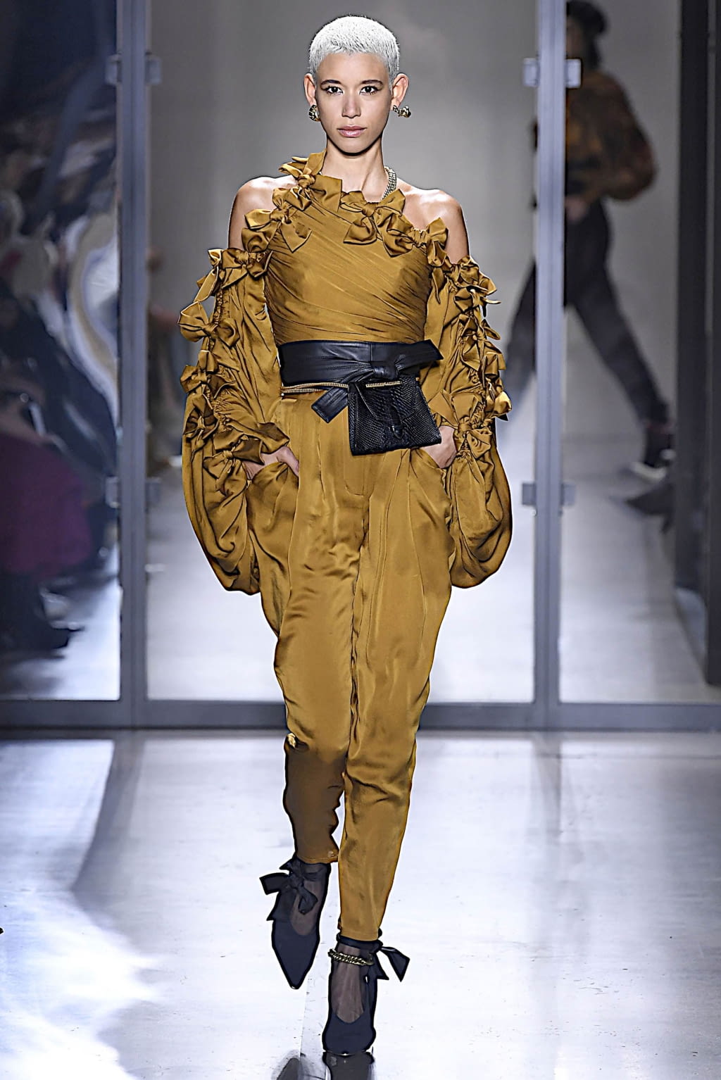 Fashion Week New York Fall/Winter 2019 look 32 from the Zimmermann collection 女装