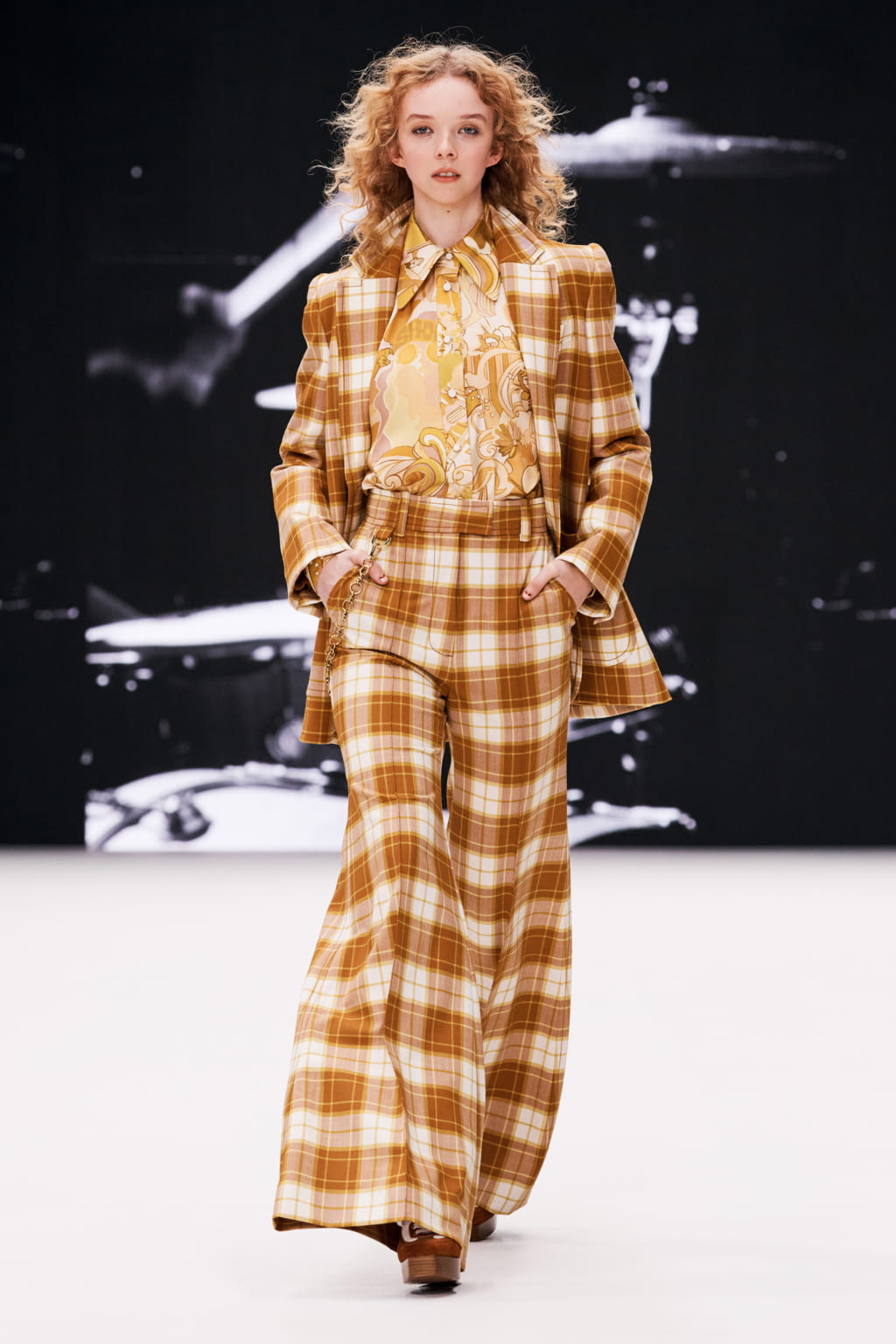 Fashion Week New York Fall/Winter 2021 look 19 from the Zimmermann collection womenswear