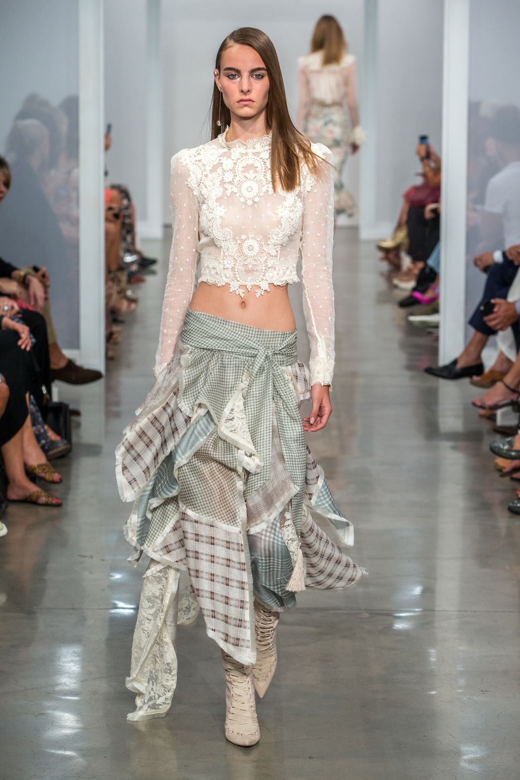 Fashion Week New York Spring/Summer 2017 look 15 from the Zimmermann collection 女装