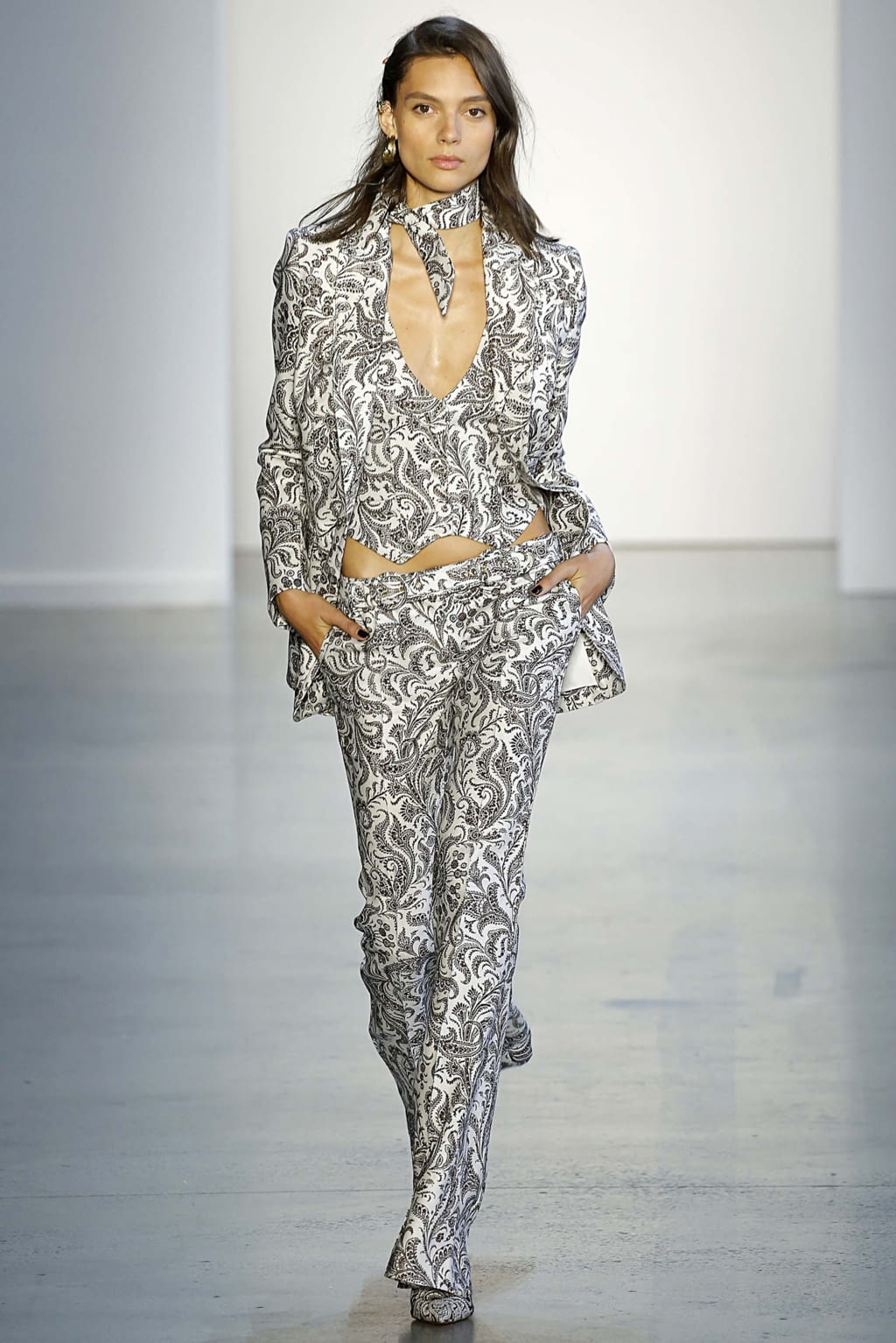 Fashion Week New York Spring/Summer 2019 look 7 from the Zimmermann collection 女装