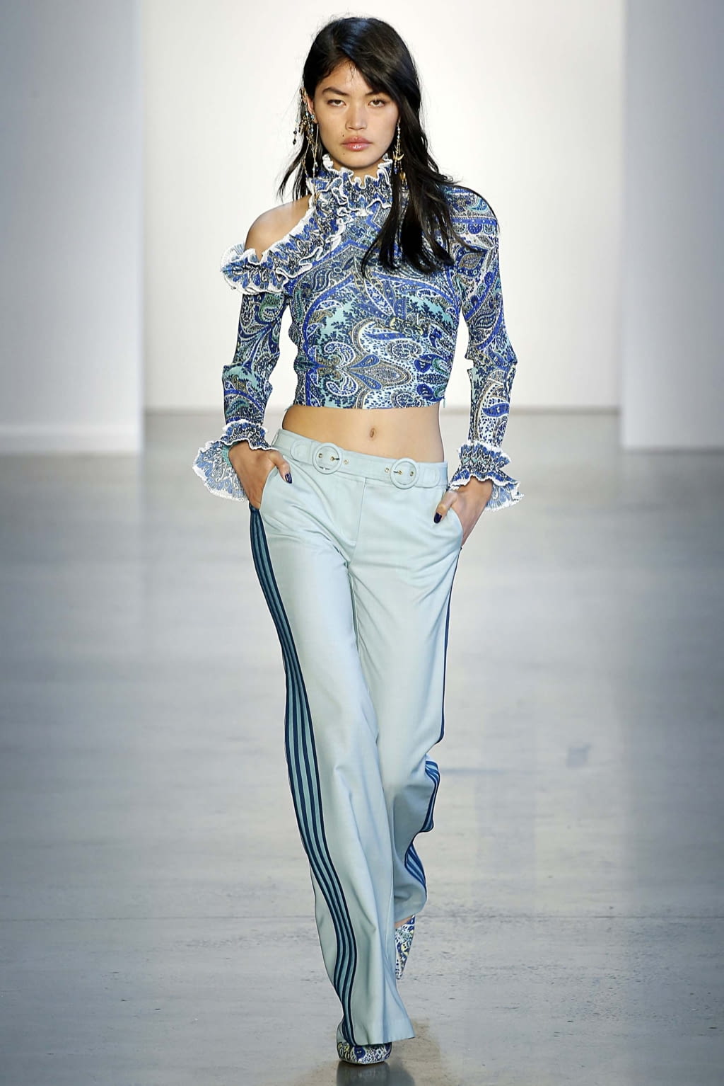 Fashion Week New York Spring/Summer 2019 look 19 from the Zimmermann collection 女装