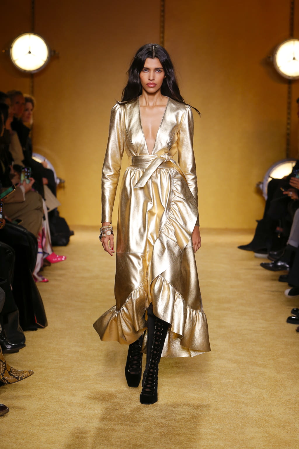 Fashion Week New York Fall/Winter 2020 look 12 from the Zimmermann collection 女装