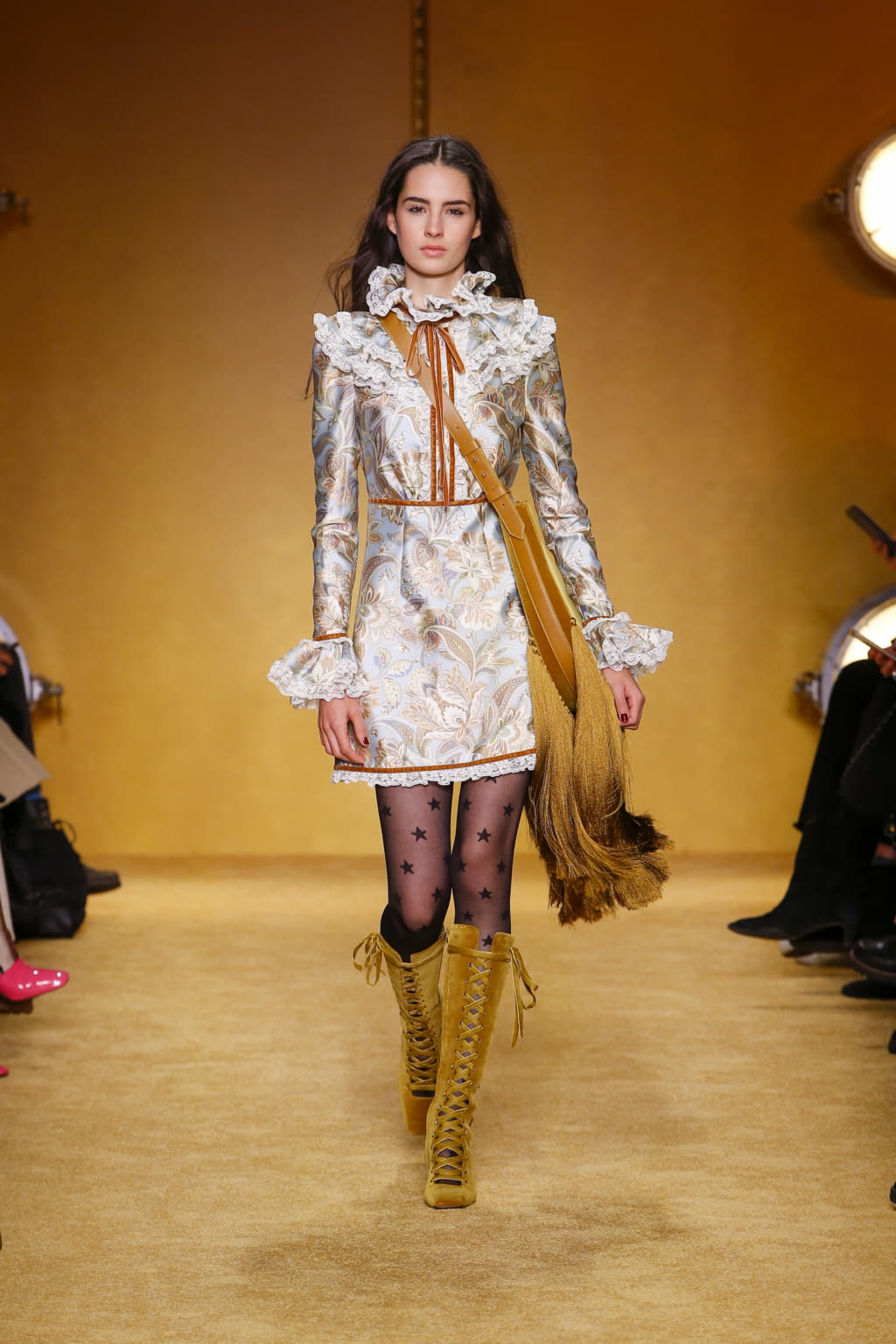 Fashion Week New York Fall/Winter 2020 look 25 from the Zimmermann collection 女装