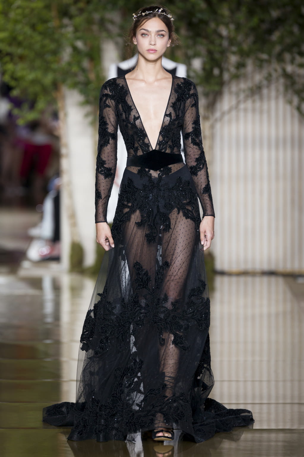 Fashion Week Paris Fall/Winter 2017 look 5 from the Zuhair Murad collection couture