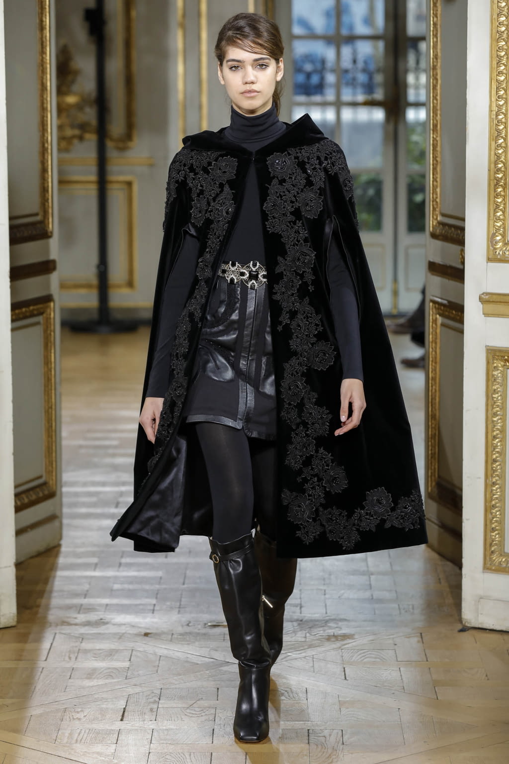 Fashion Week Paris Fall/Winter 2017 look 12 from the Zuhair Murad collection 女装