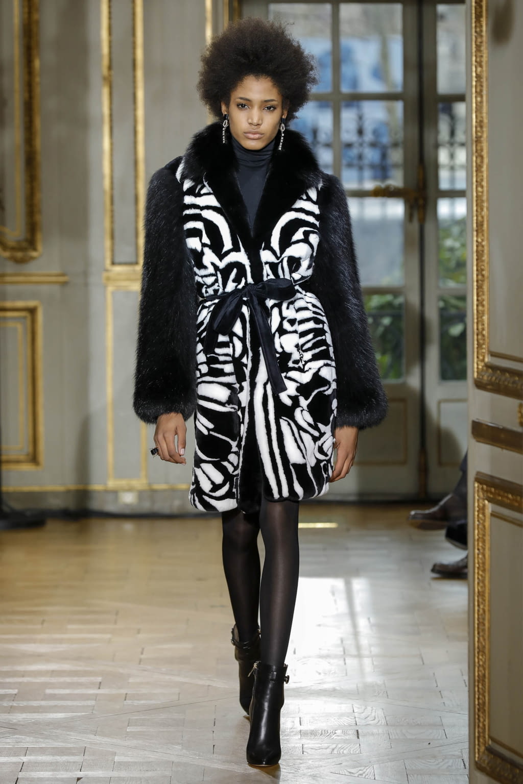 Fashion Week Paris Fall/Winter 2017 look 14 from the Zuhair Murad collection womenswear