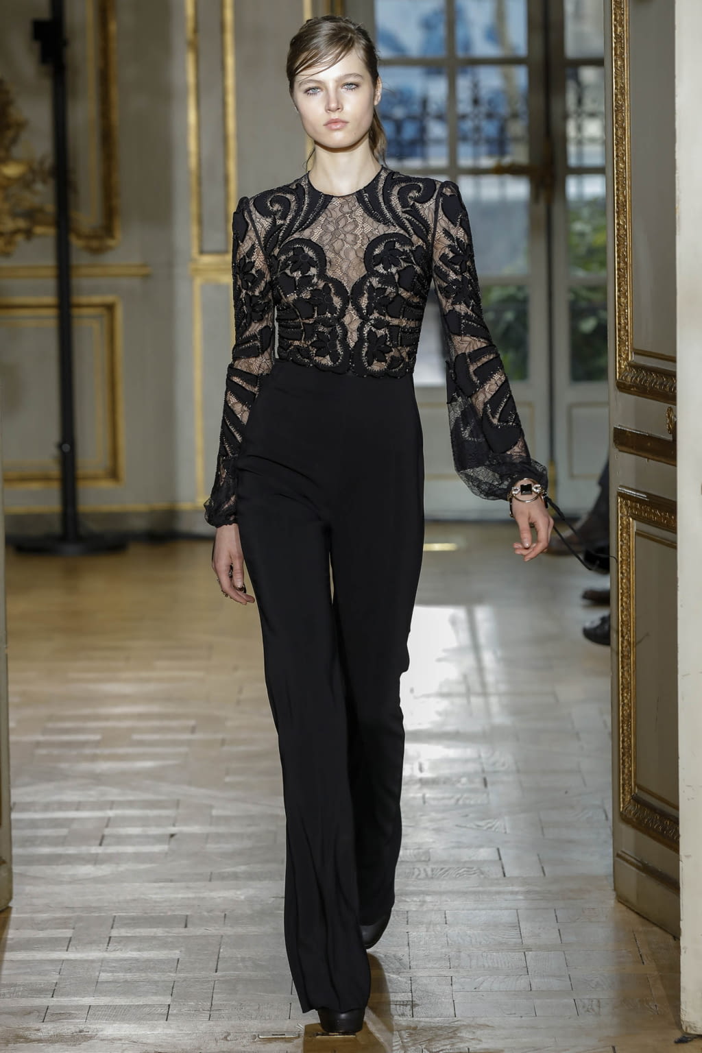 Fashion Week Paris Fall/Winter 2017 look 33 from the Zuhair Murad collection womenswear