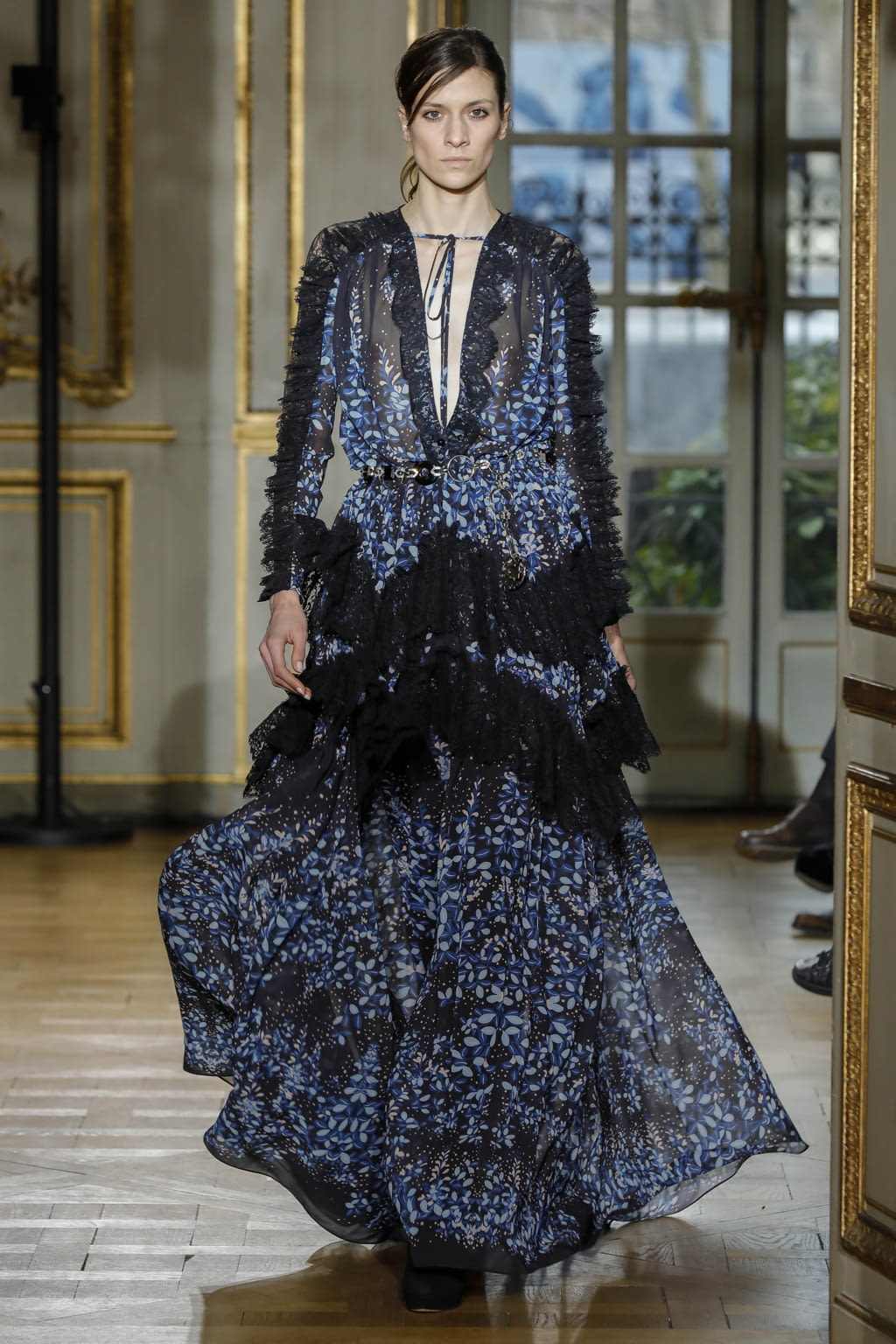 Fashion Week Paris Fall/Winter 2017 look 34 from the Zuhair Murad collection 女装