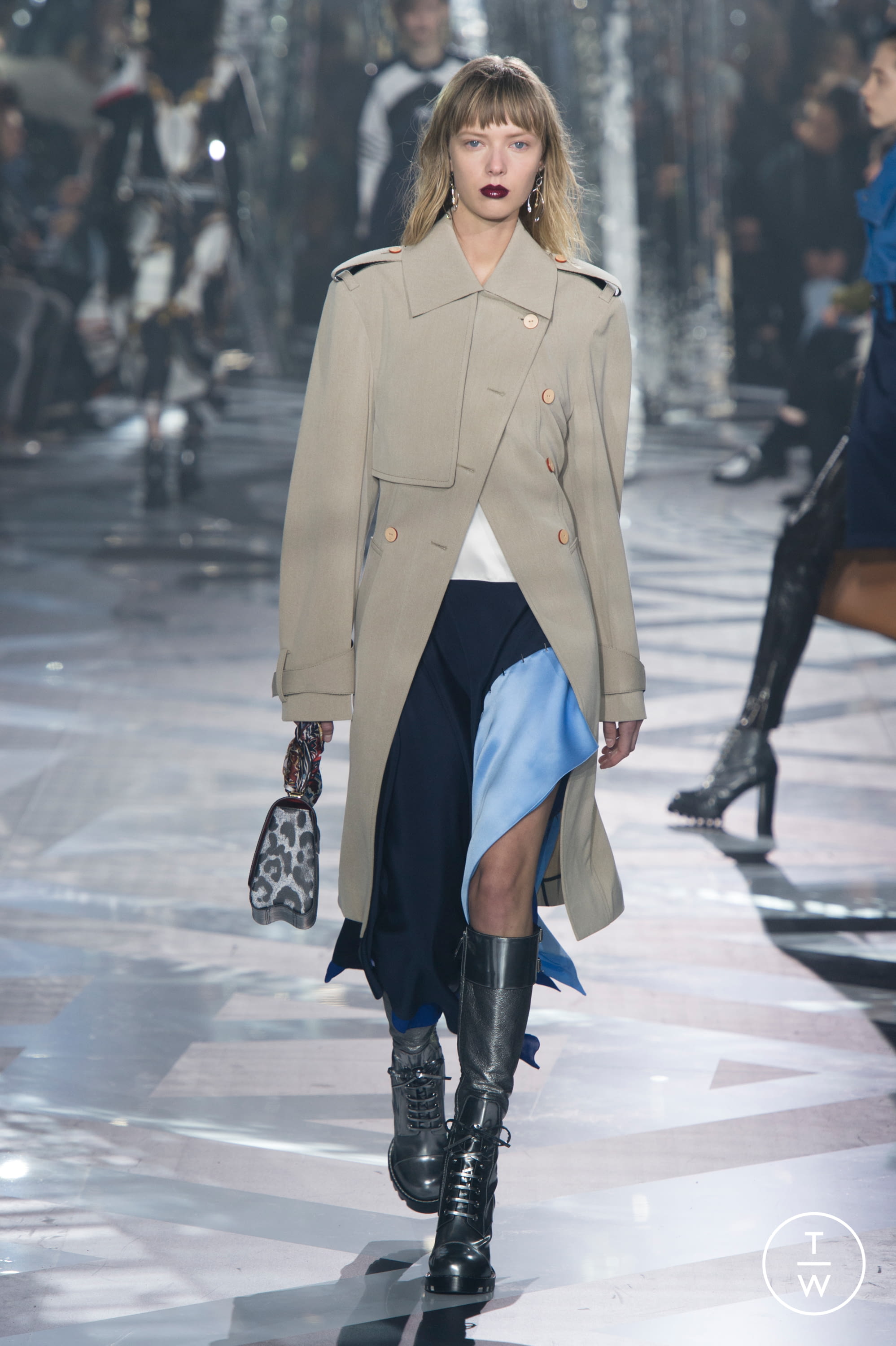 bjerg Evne Direkte Louis Vuitton F/W 16 womenswear #13 - The Fashion Search Engine - TAGWALK