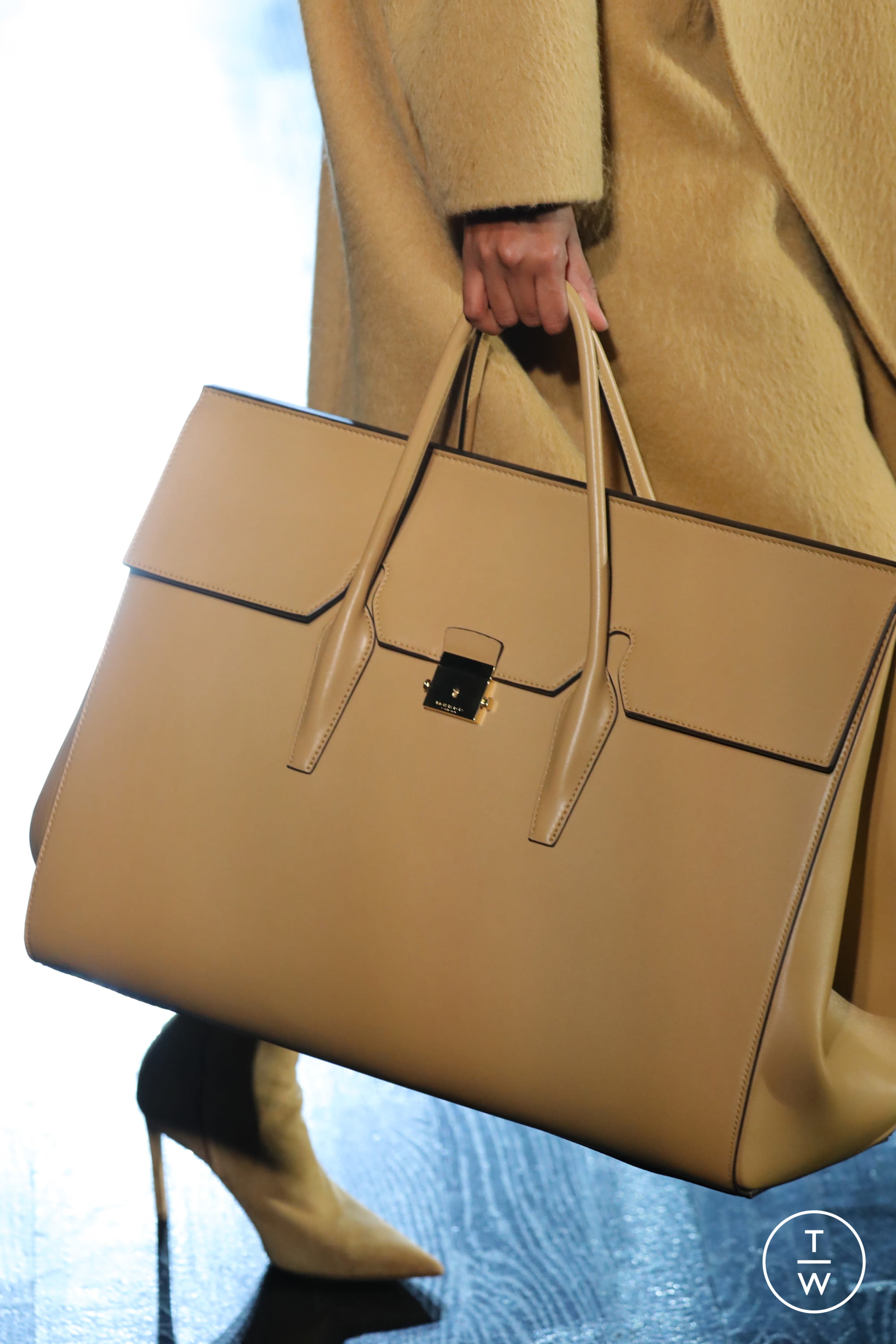 Michael Kors Collection FW22 womenswear accessories #5 - Tagwalk: The  Fashion Search Engine