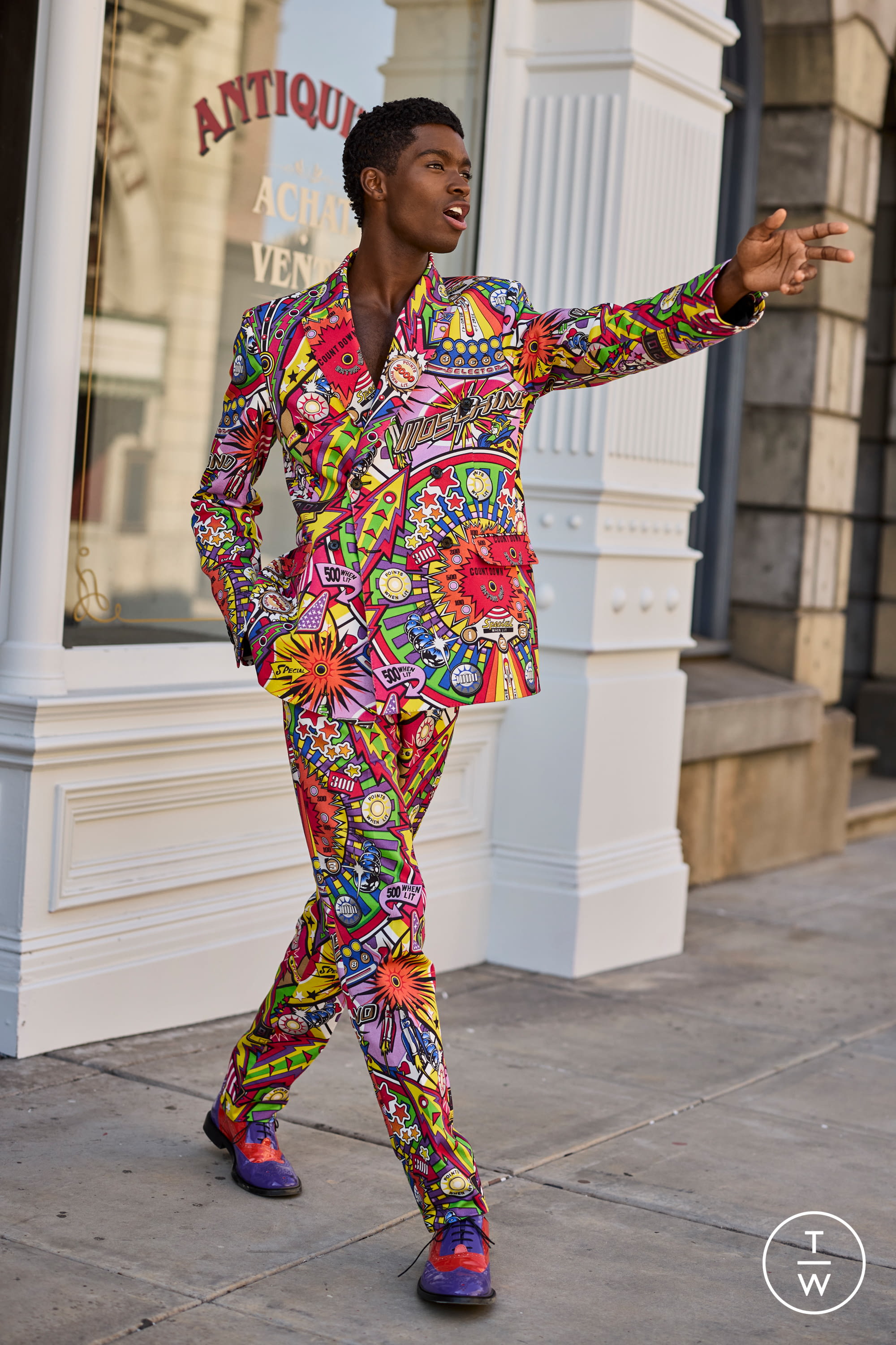 Moschino RS22 womenswear #51 - Tagwalk: The Fashion Search Engine