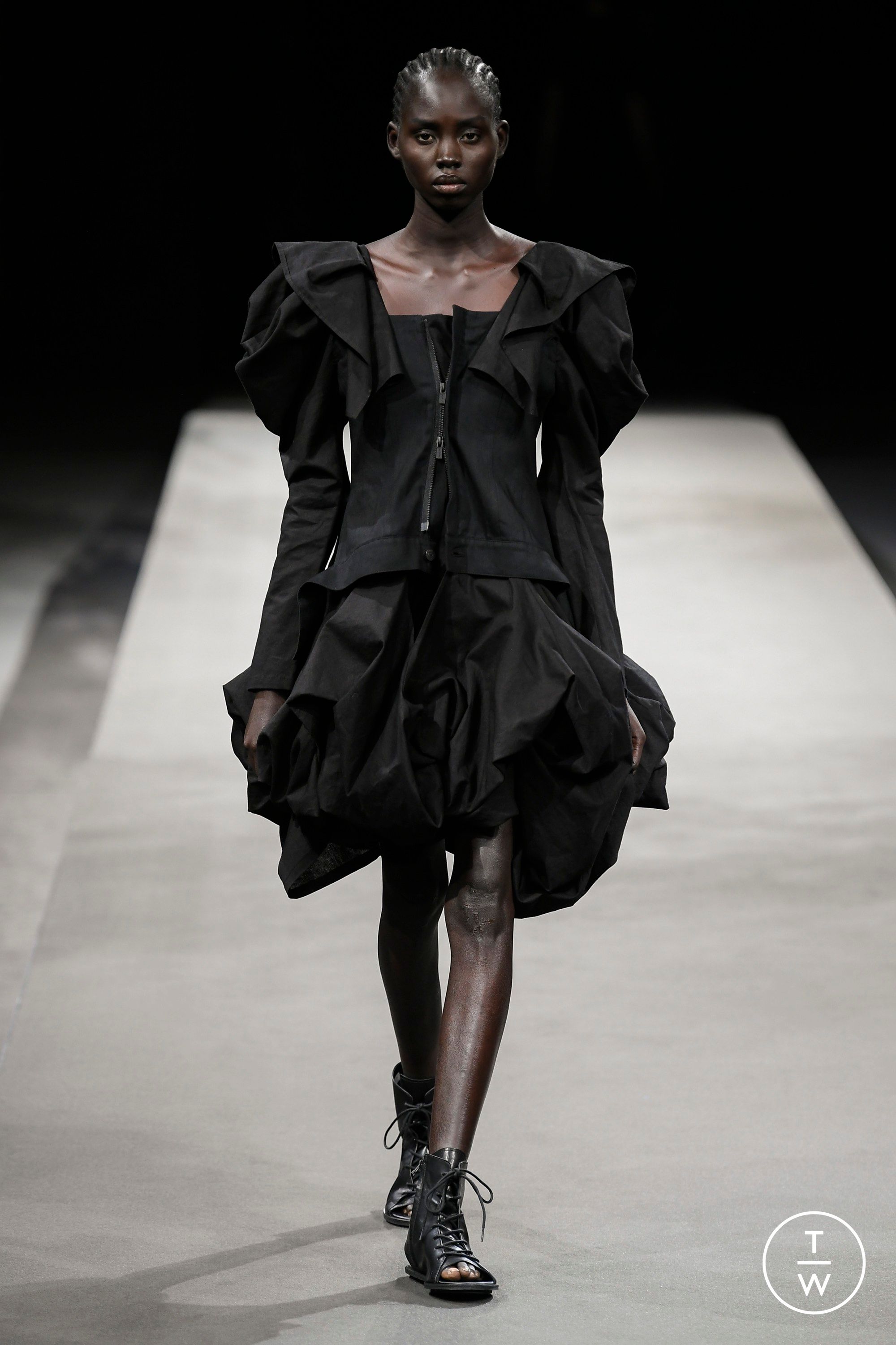 Yohji Yamamoto SS23 womenswear #38 - Tagwalk: The Fashion Search