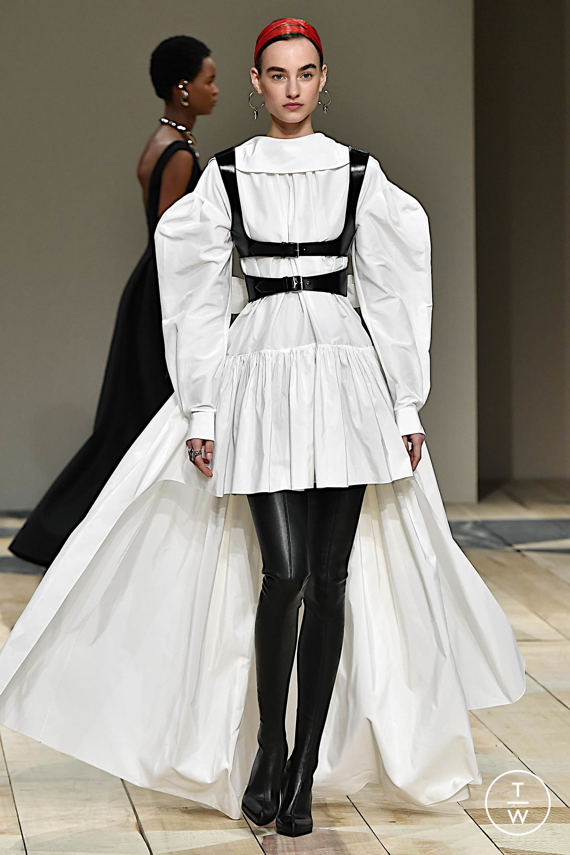 ACQUISTA 2 DI OGNI SCATOLA look alexander mcqueen E OTTIENI IL 70% DI  SCONTO!
