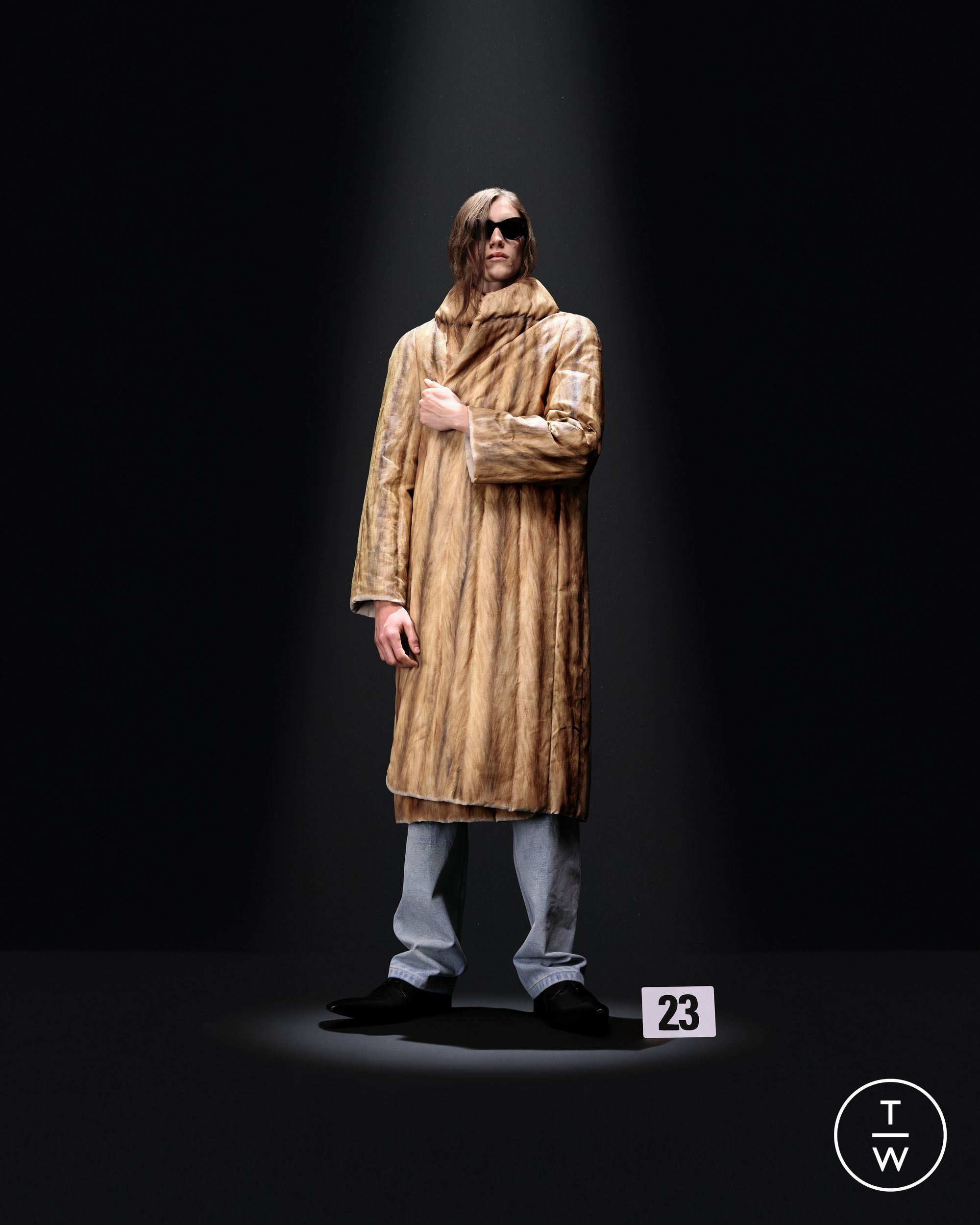 Balenciaga FW23 couture #23 - Tagwalk: The Fashion Search Engine