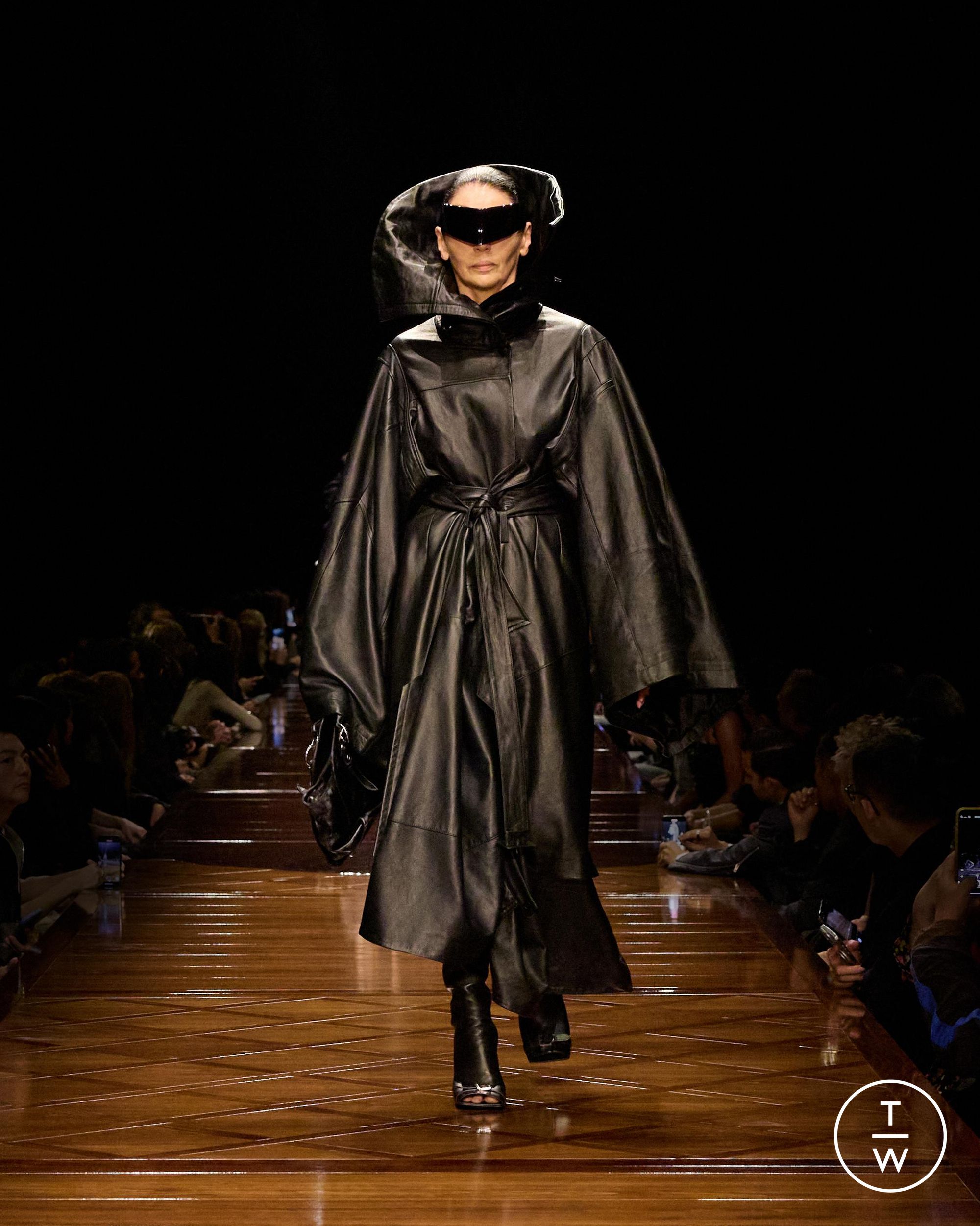 Balenciaga SS25 womenswear #40 - Tagwalk: The Fashion Search