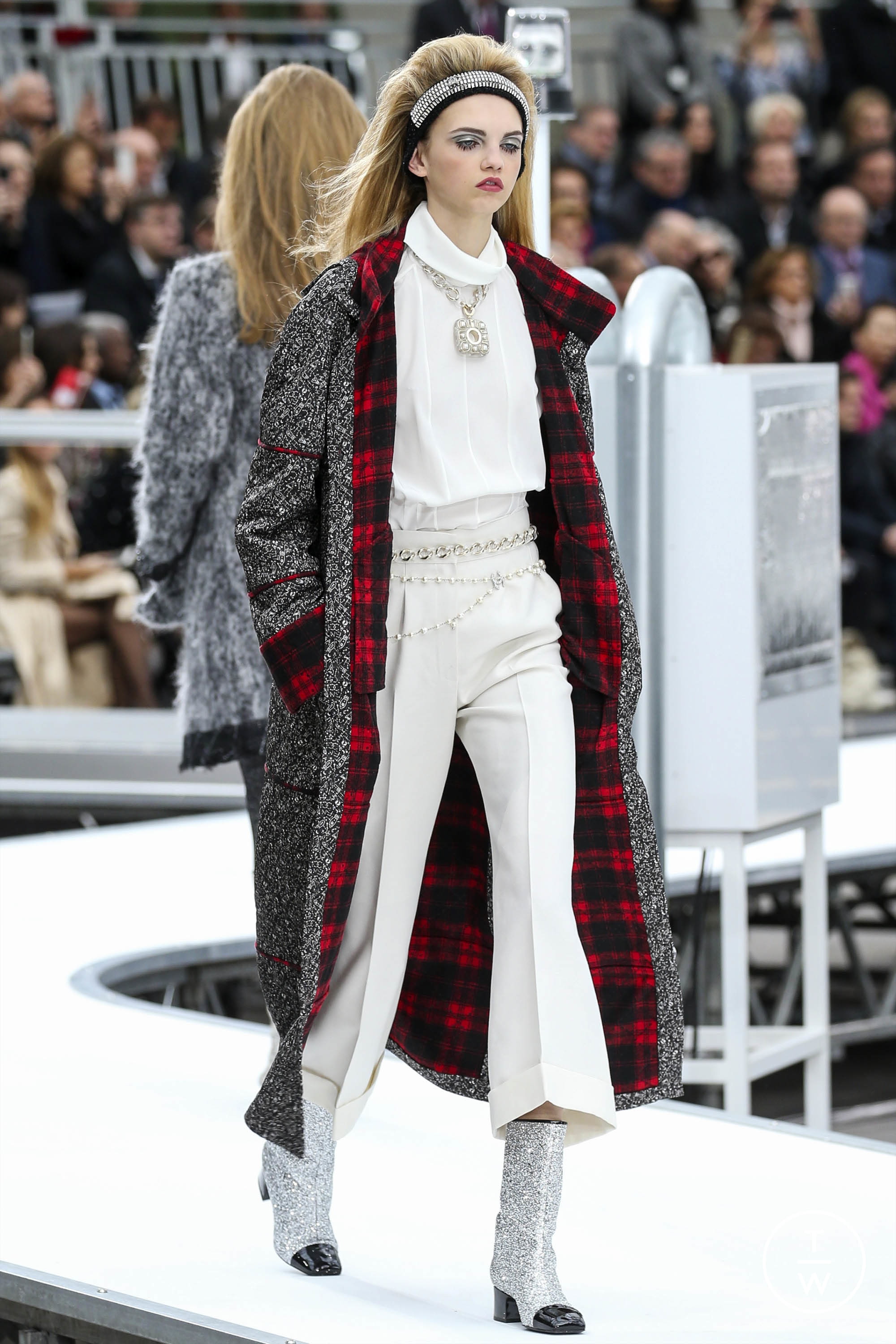 Chanel F W 17 Womenswear 18 The Fashion Search Engine Tagwalk