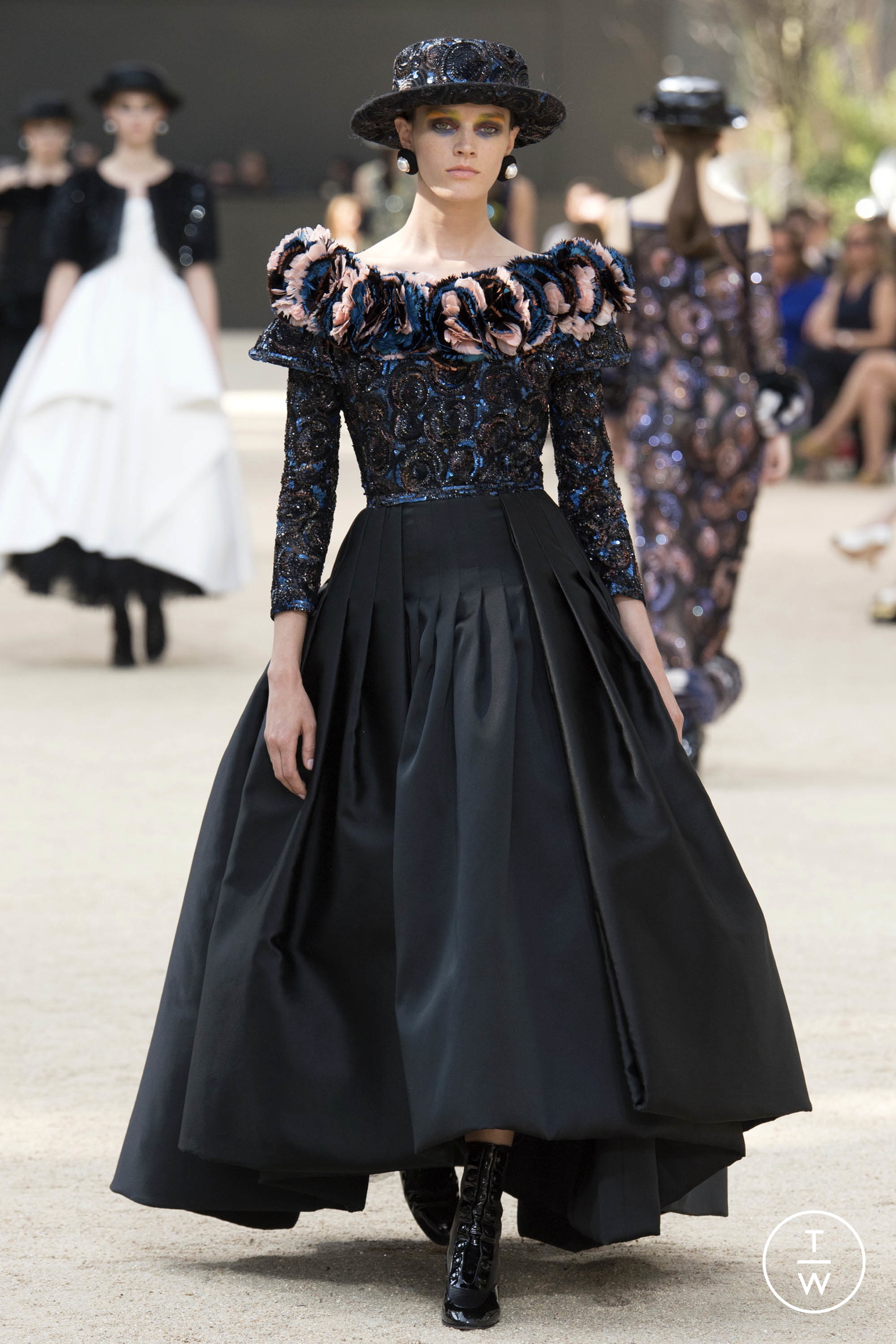 Chanel F W 17 Couture 61 The Fashion Search Engine walk