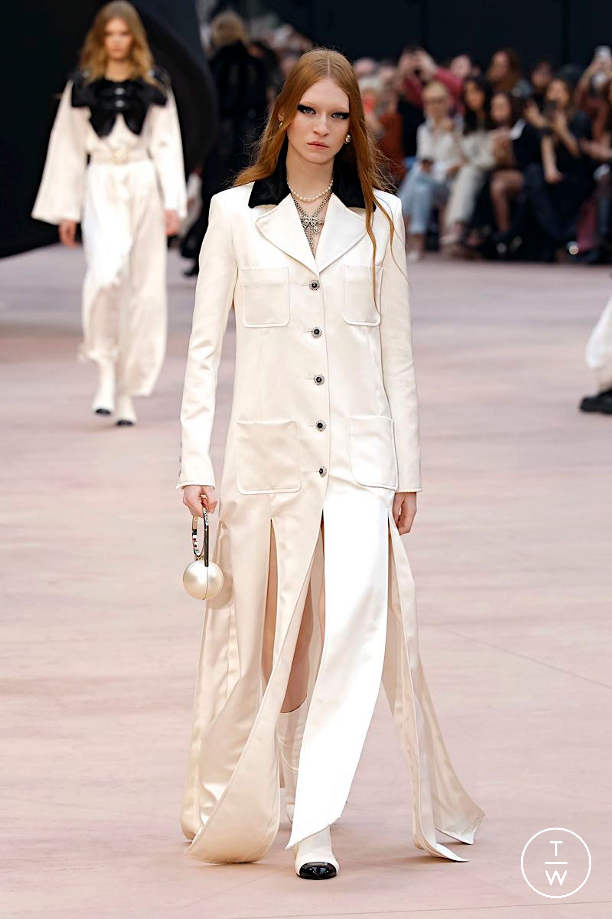 CHANEL CATWALK 完全版 Chanel Launchpad No. 5: The Space-Age Threads of Paris