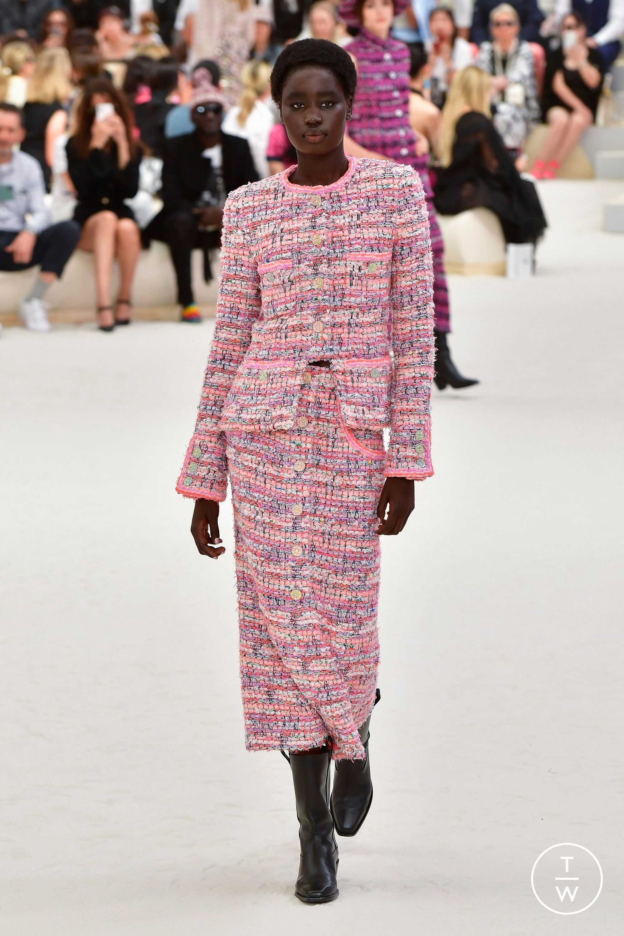 Chanel FW22 couture #14 - Tagwalk: The Fashion Search Engine