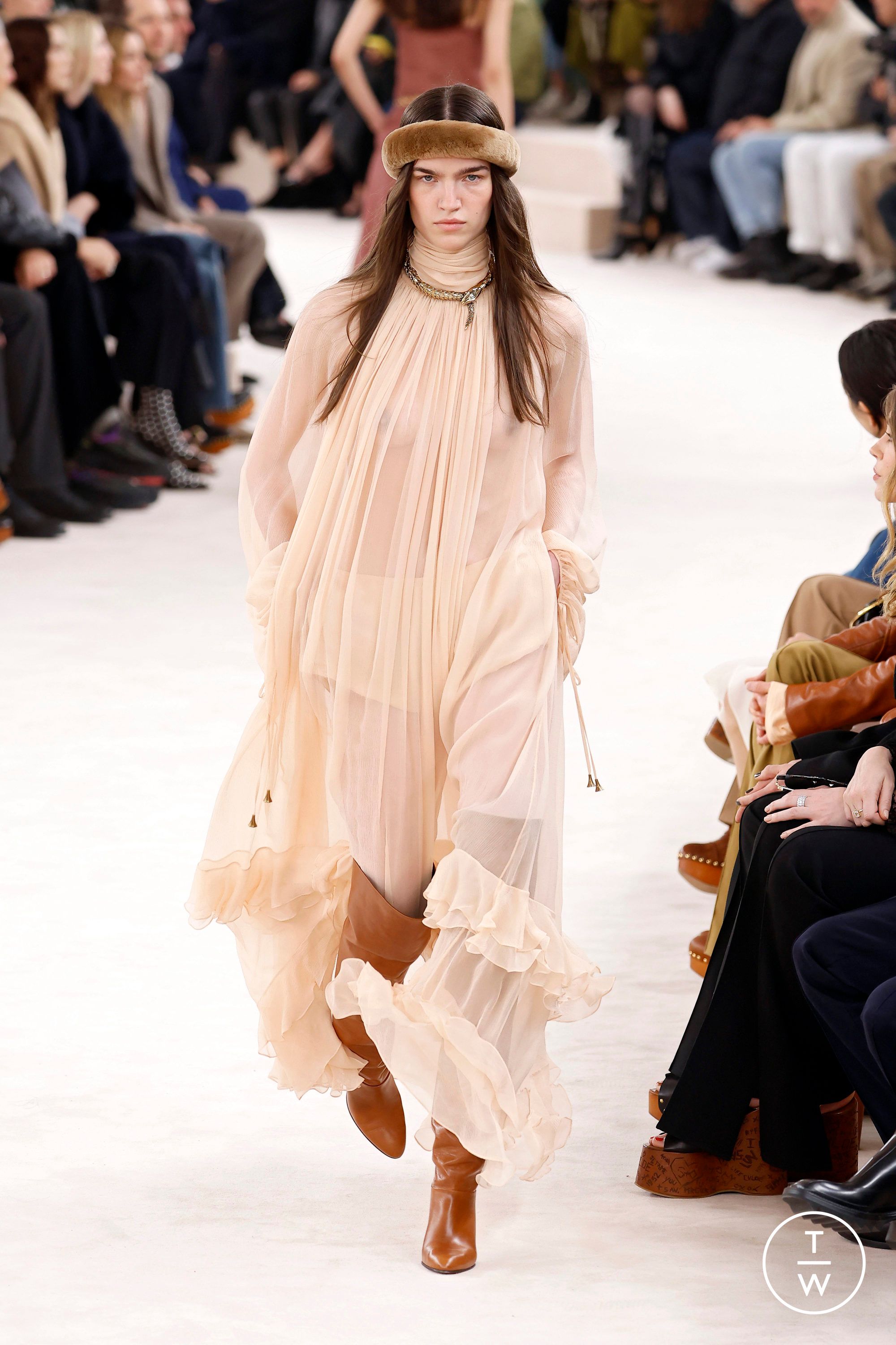 Chloé FW24 womenswear #50 - Tagwalk: The Fashion Search Engine