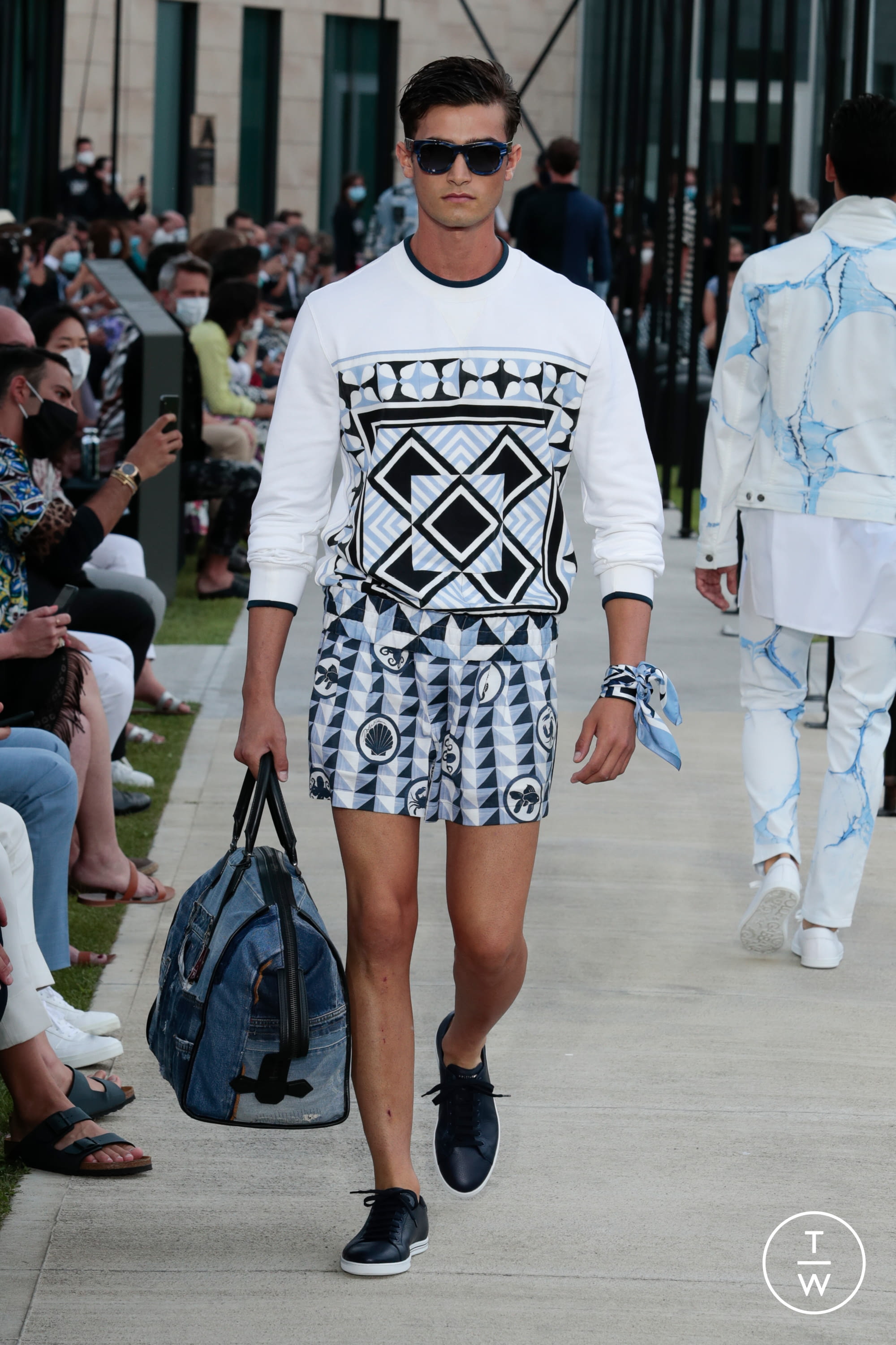 1999aw archive dolce&gabbana スウェード スラックス Dolce & Gabbana Spring 2018 Menswear Collection | Vogue