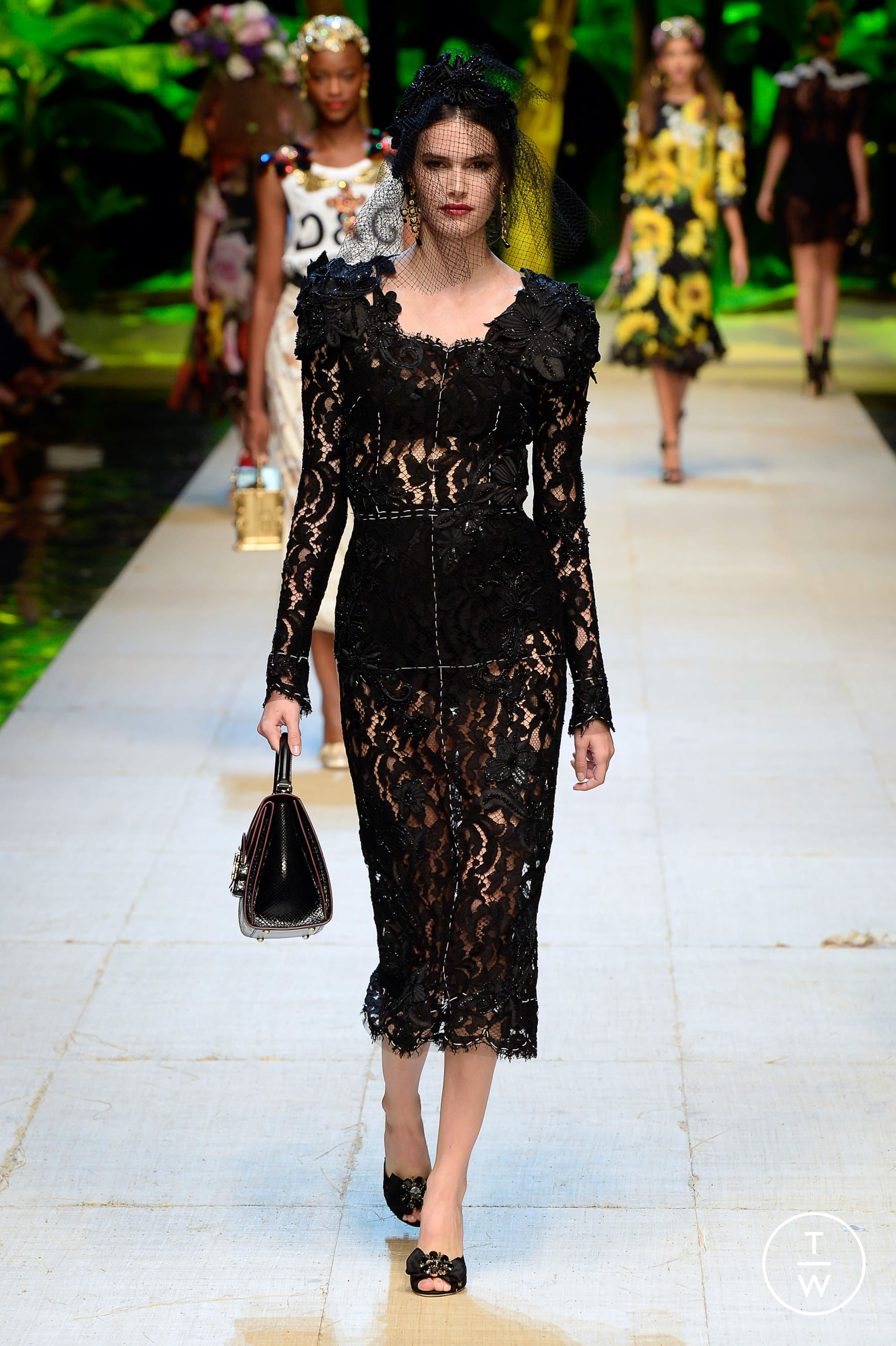 dolce-gabbana-ss17-0084-bf140b.jpg