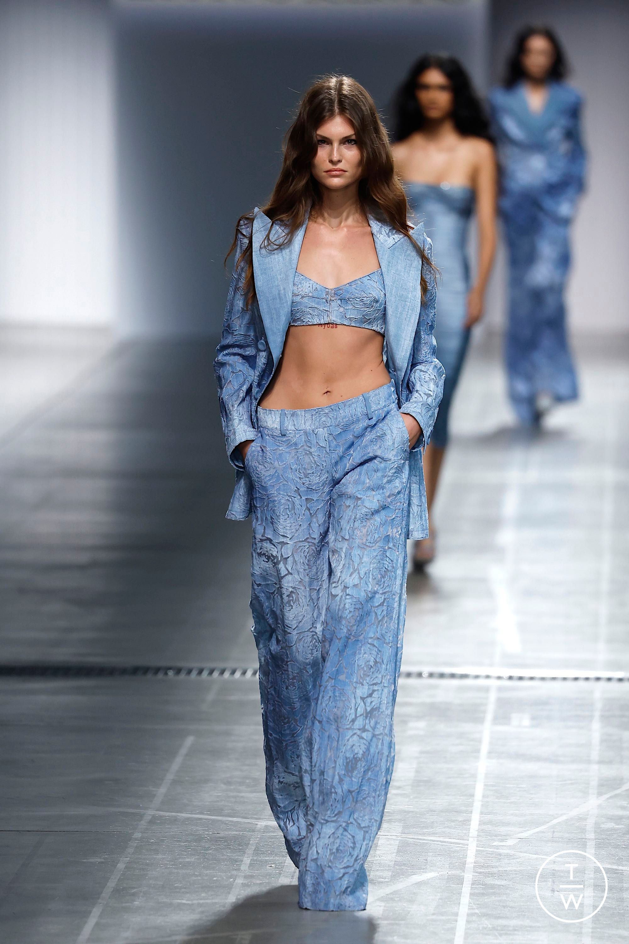 ✨️美品✨️ ERMANNO SCERVINO デニム レース装飾 Ermanno Scervino SS25 女装#39 - Tagwalk：时尚搜索引擎