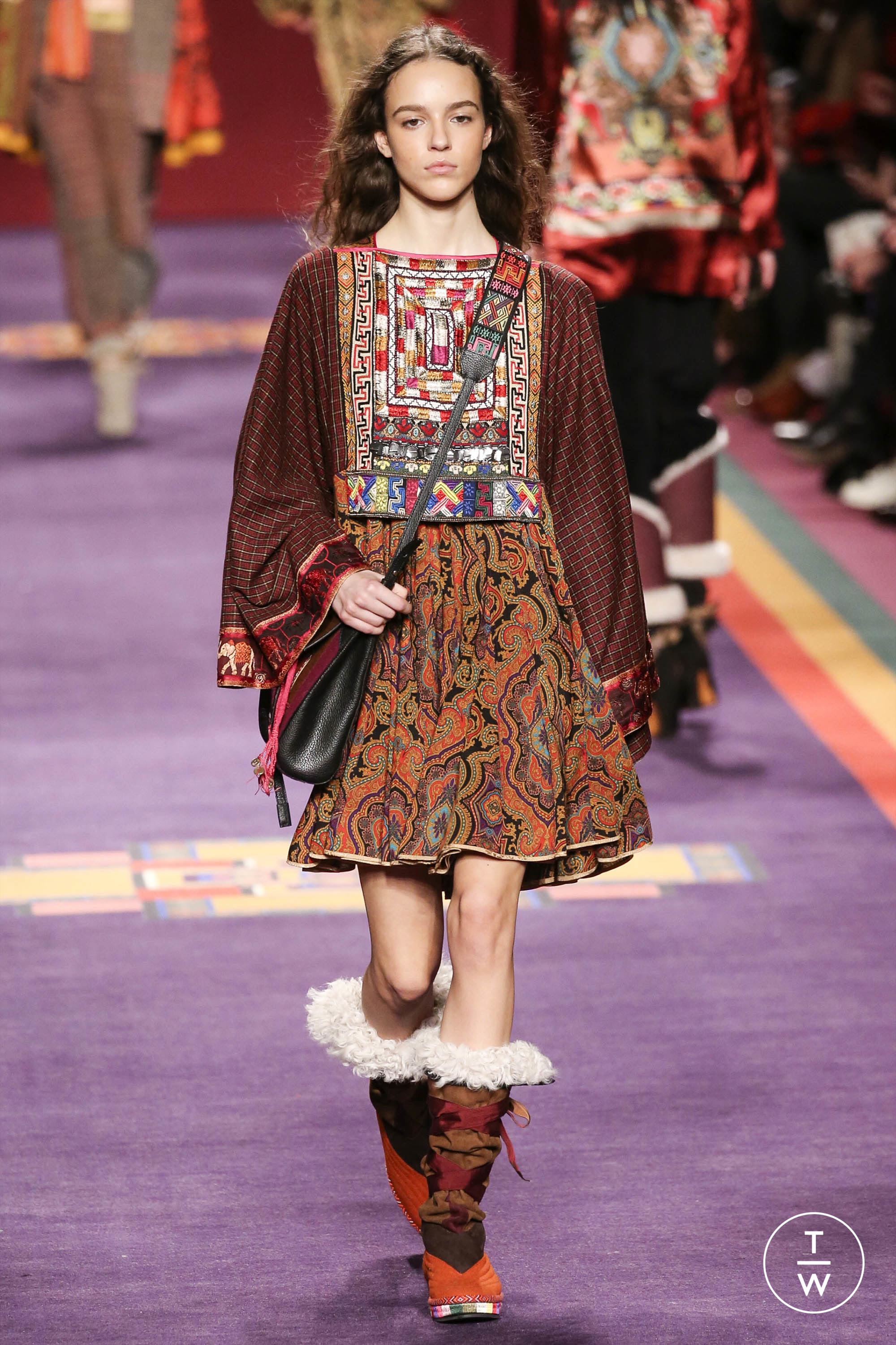 Etro F W 17 Womenswear 14 The Fashion Search Engine walk