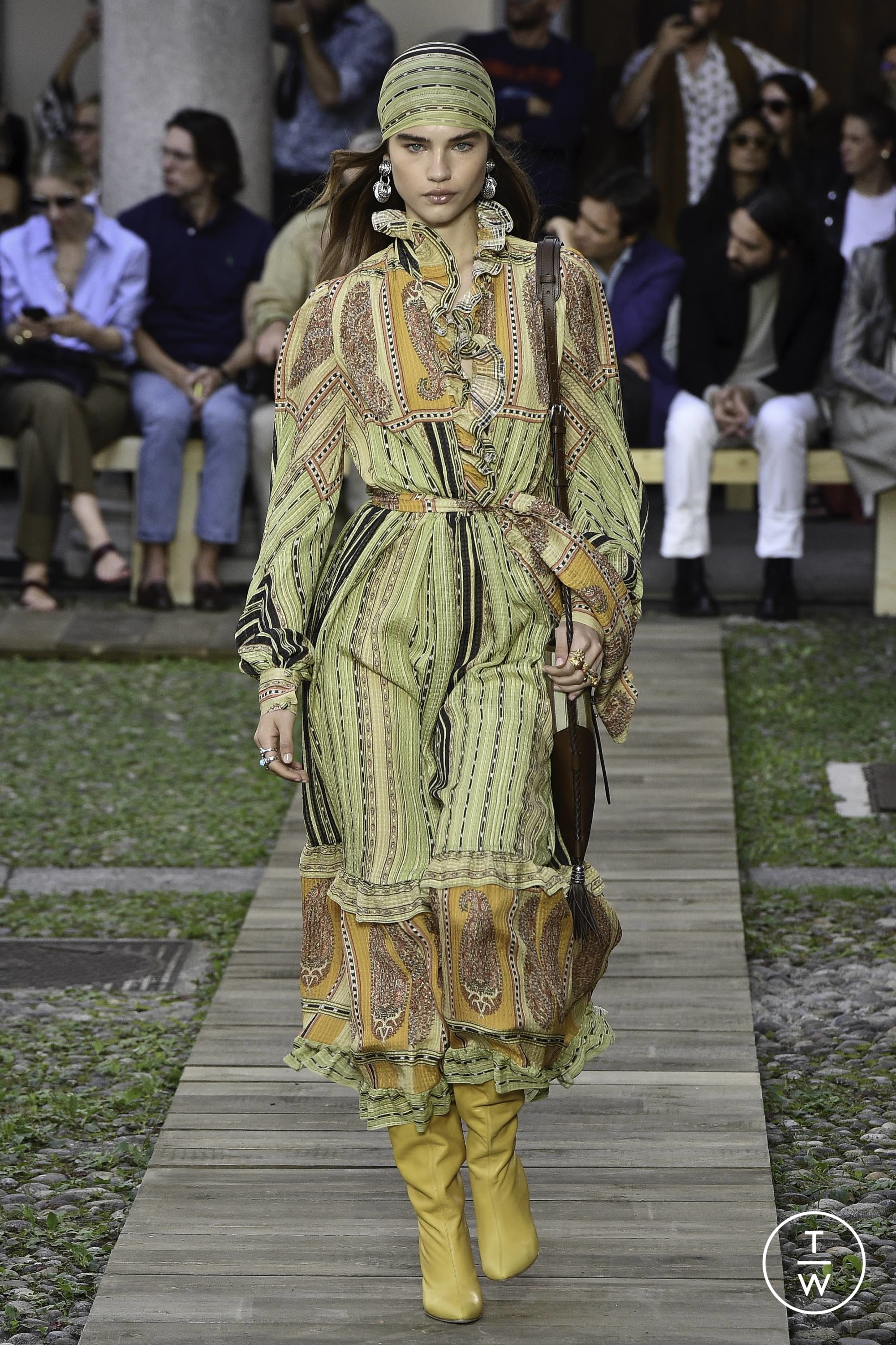Etro Ss Womenswear 11 The Fashion Search Engine walk