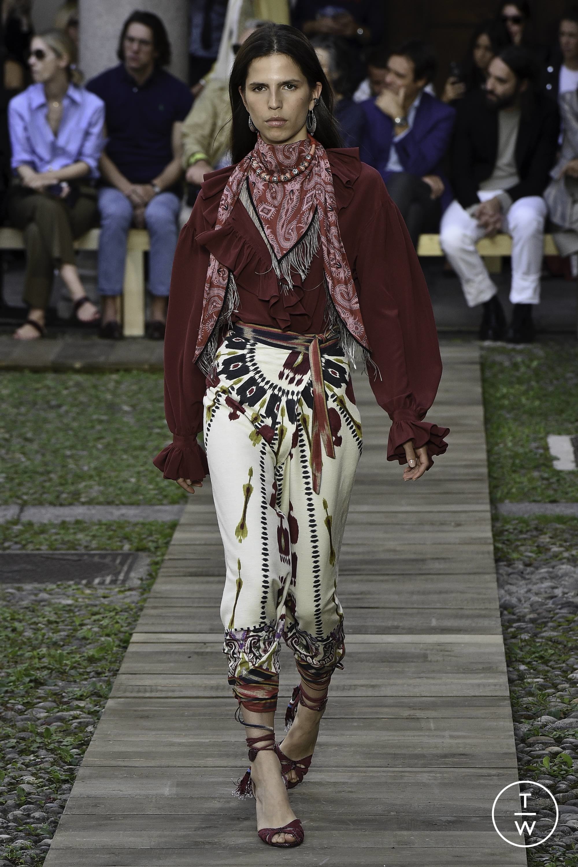 Etro Ss Womenswear 23 The Fashion Search Engine walk