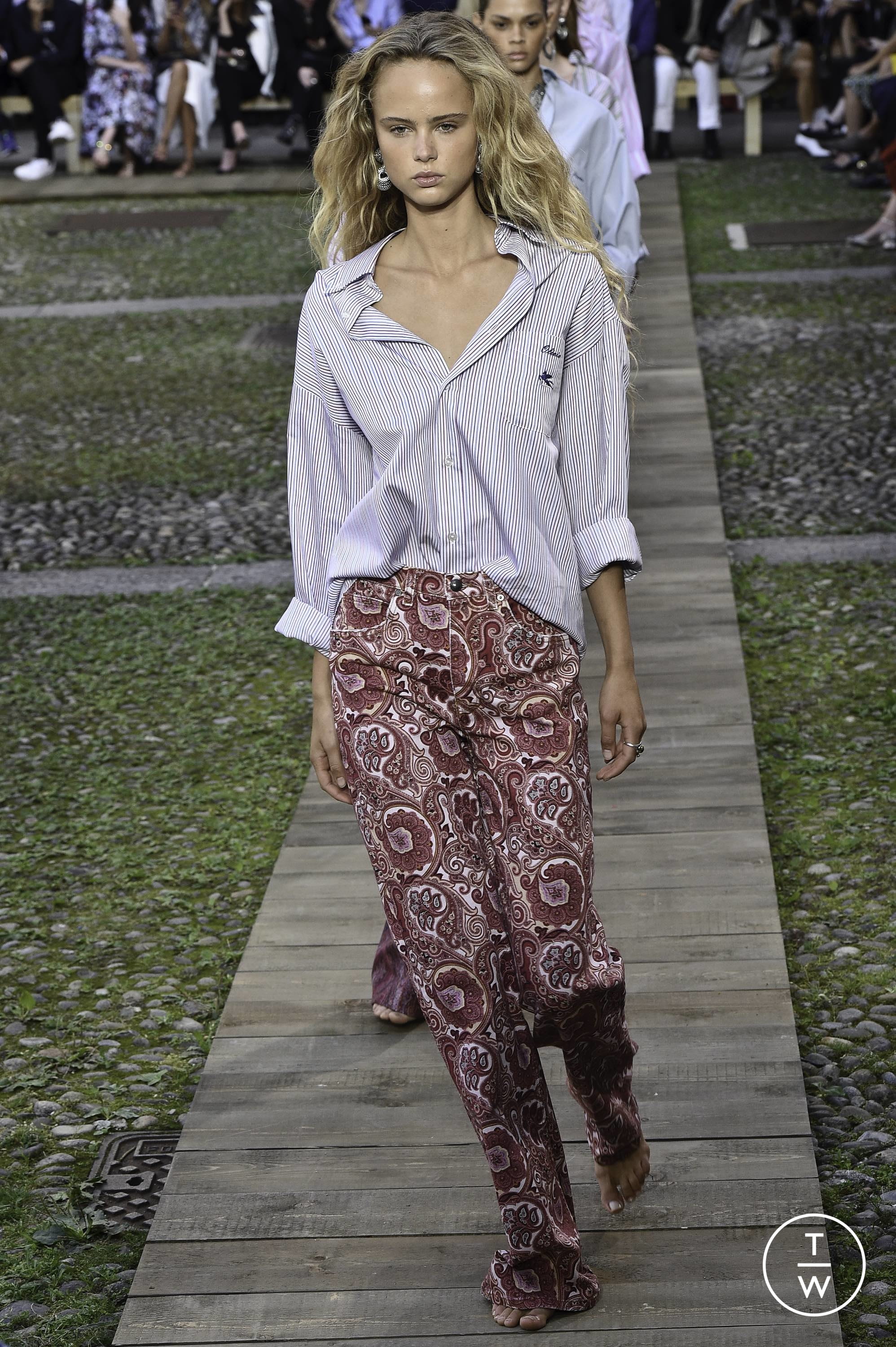 Etro Ss Womenswear 56 The Fashion Search Engine walk