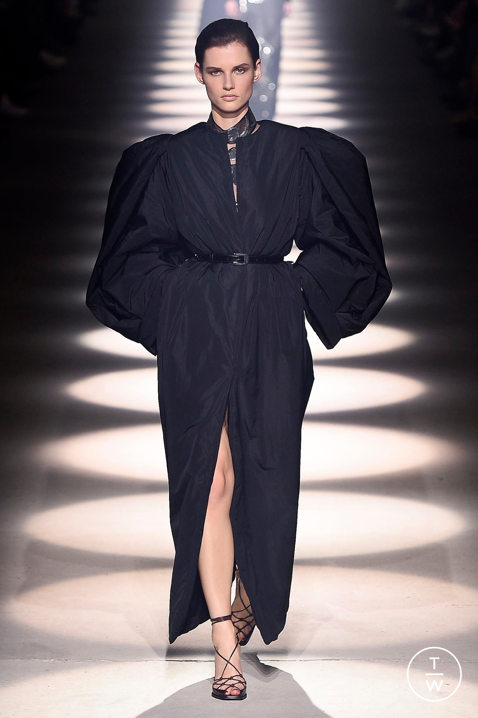 Pris kranium Pil Givenchy FW20 womenswear #31 - The Fashion Search Engine - TAGWALK